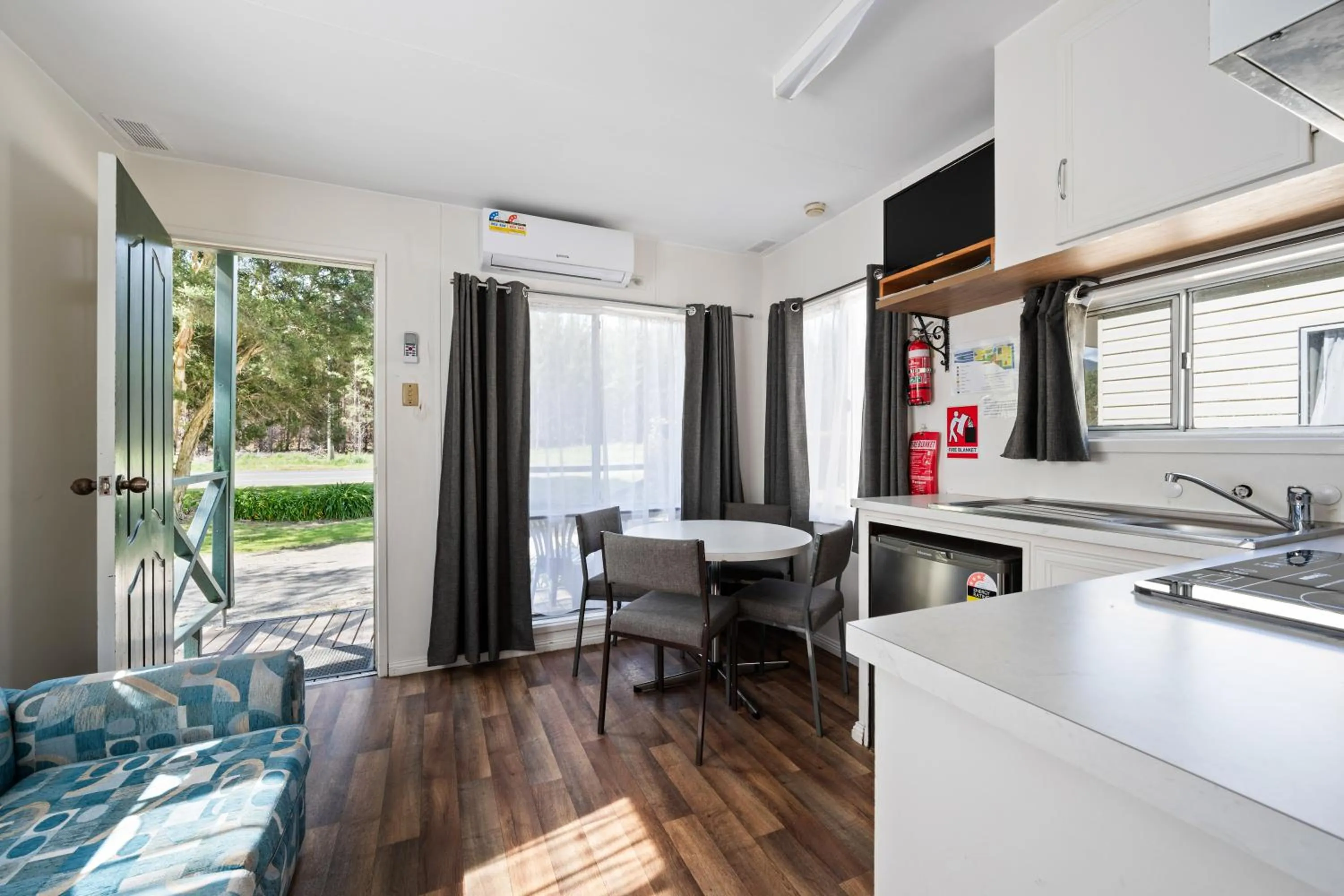 Kitchen or kitchenette in Bright Accommodation Park
