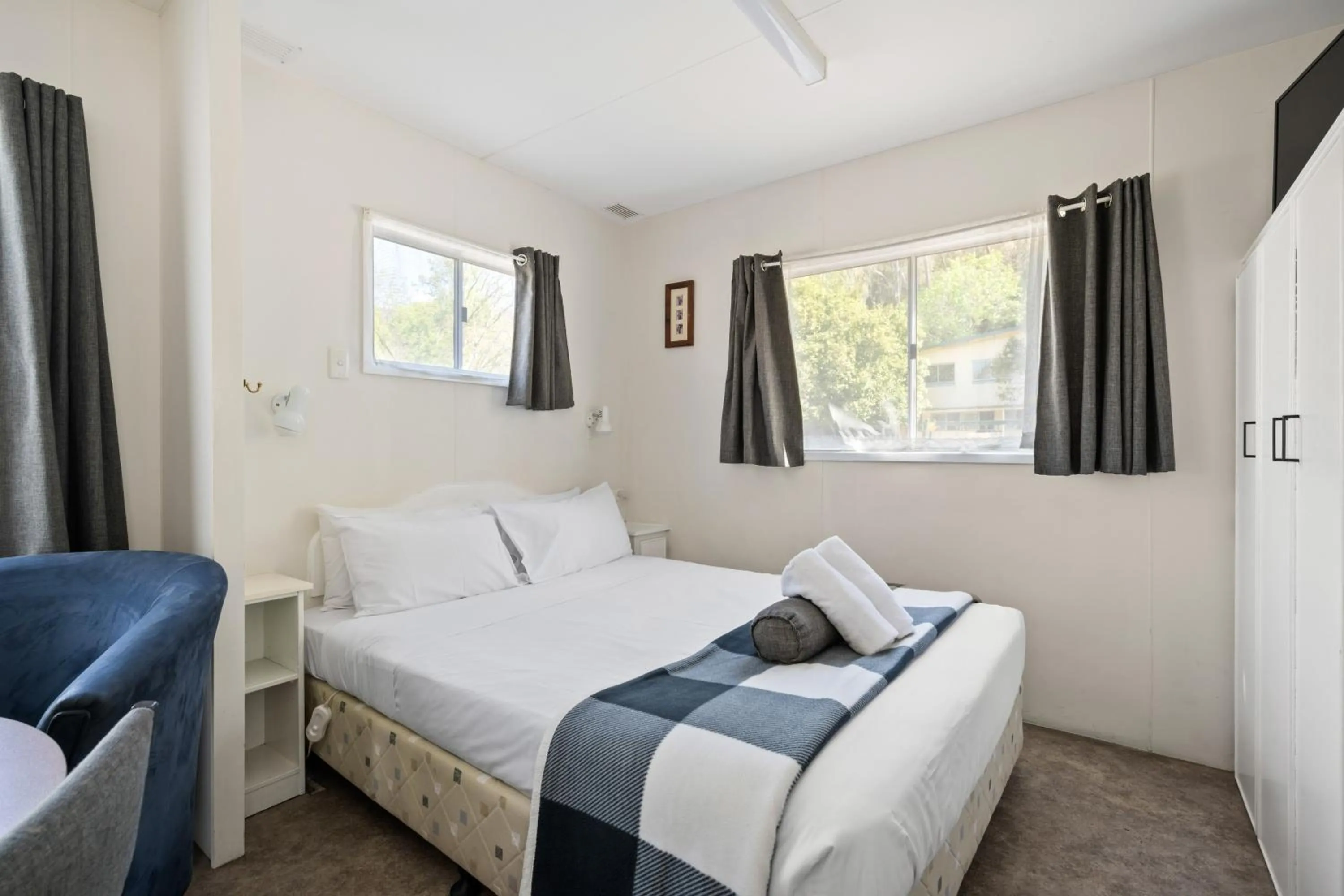 Bedroom, Bed in Bright Accommodation Park