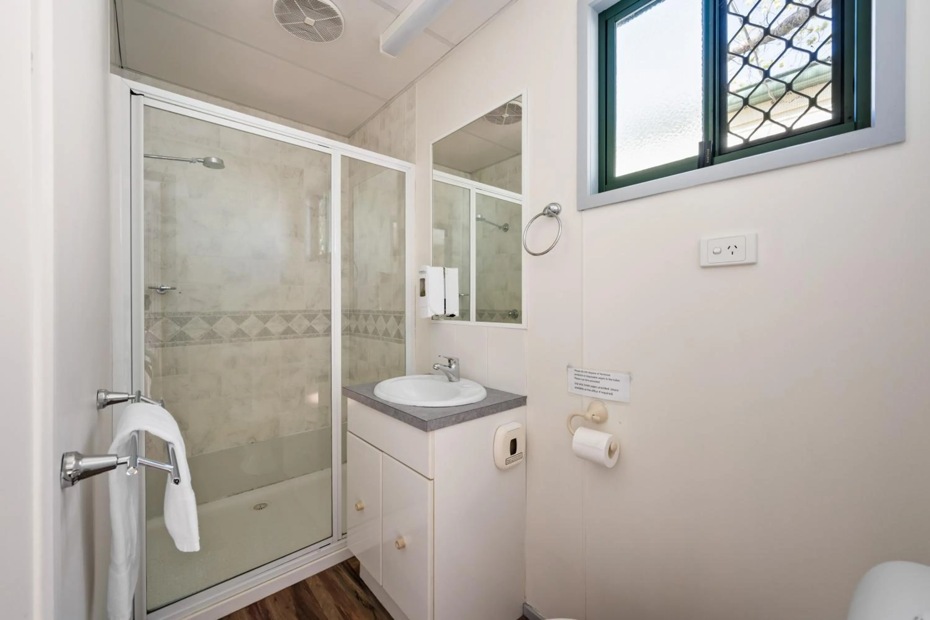 Bathroom in Bright Accommodation Park
