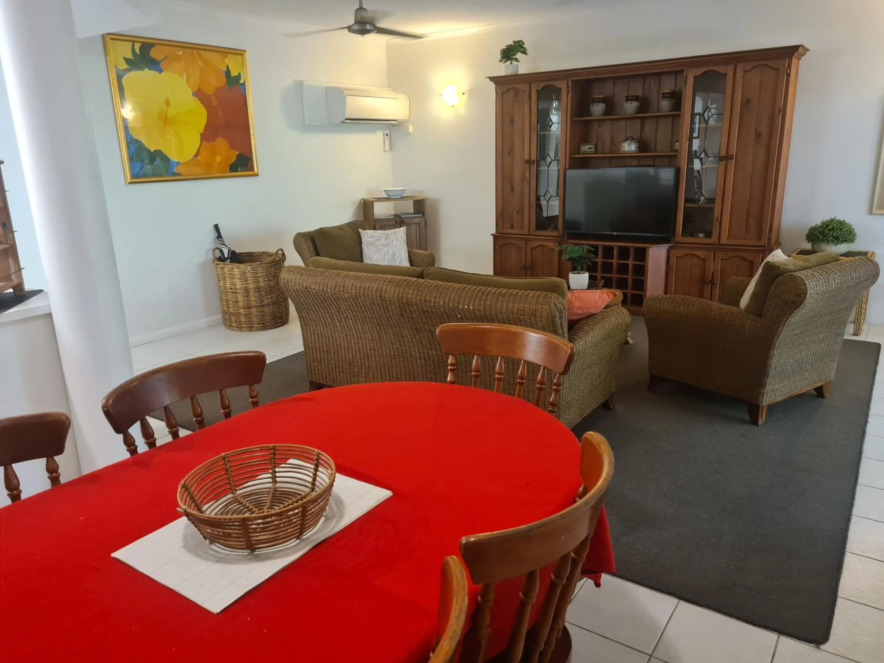 Dining area in Beach Terraces