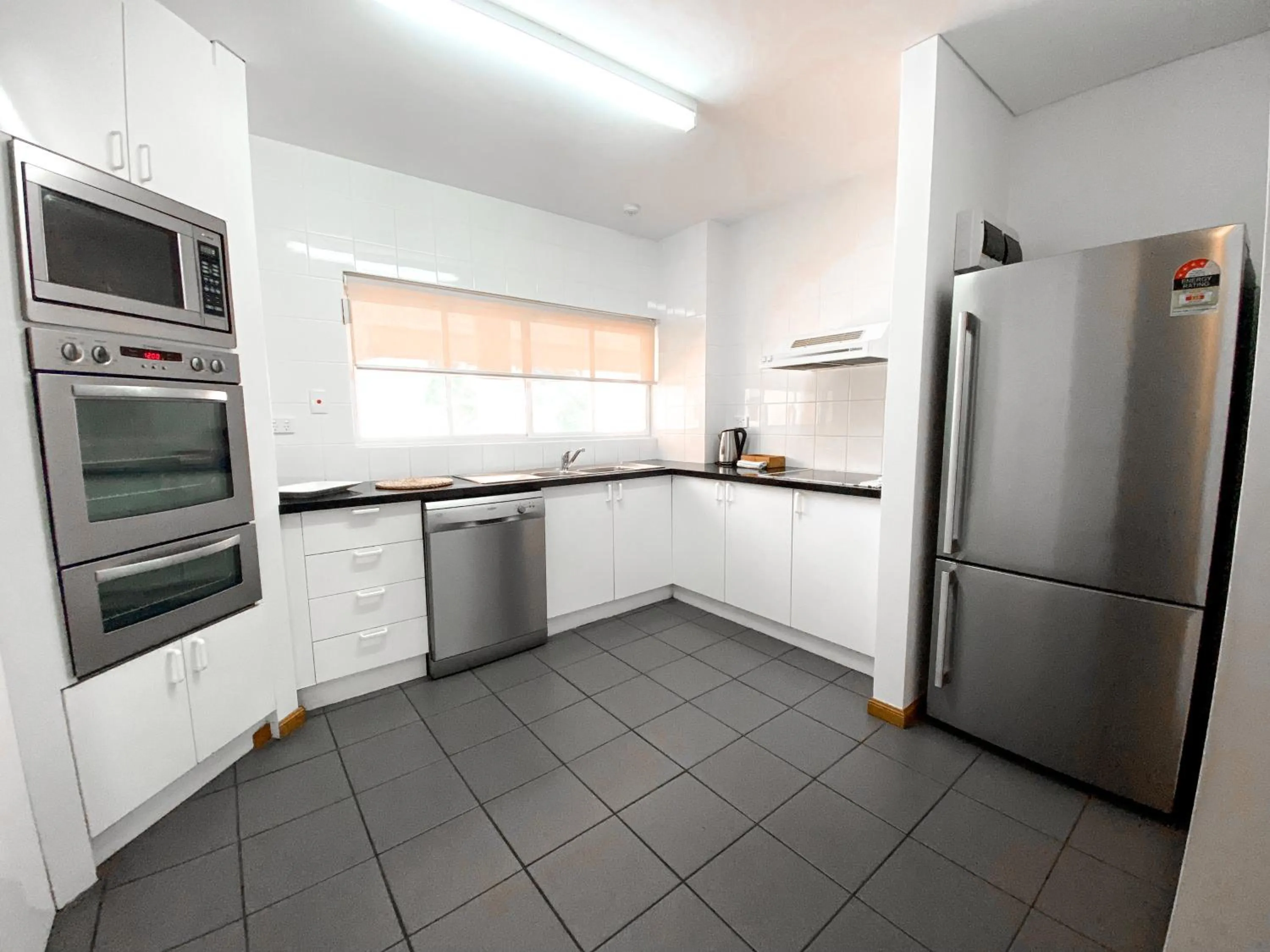 Kitchen or kitchenette in Beach Terraces