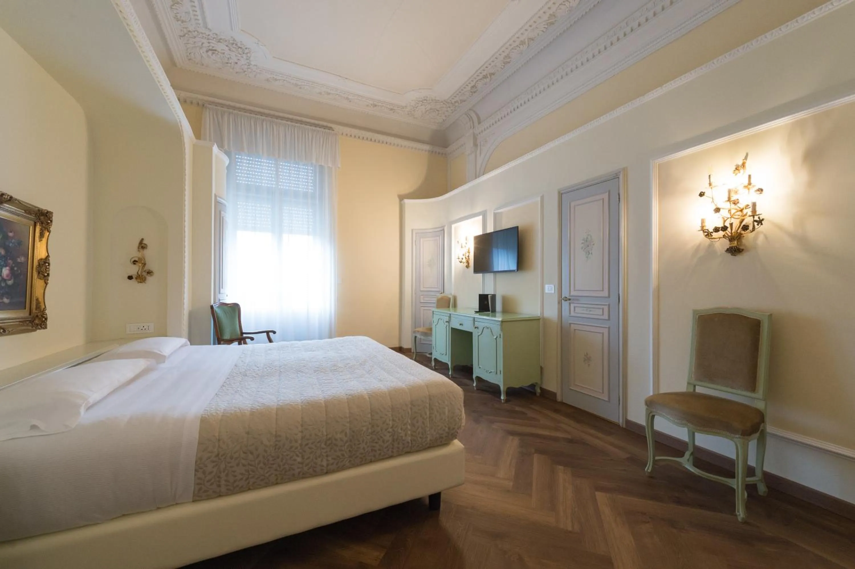 Bedroom, Bed in Grand Hotel Liberty