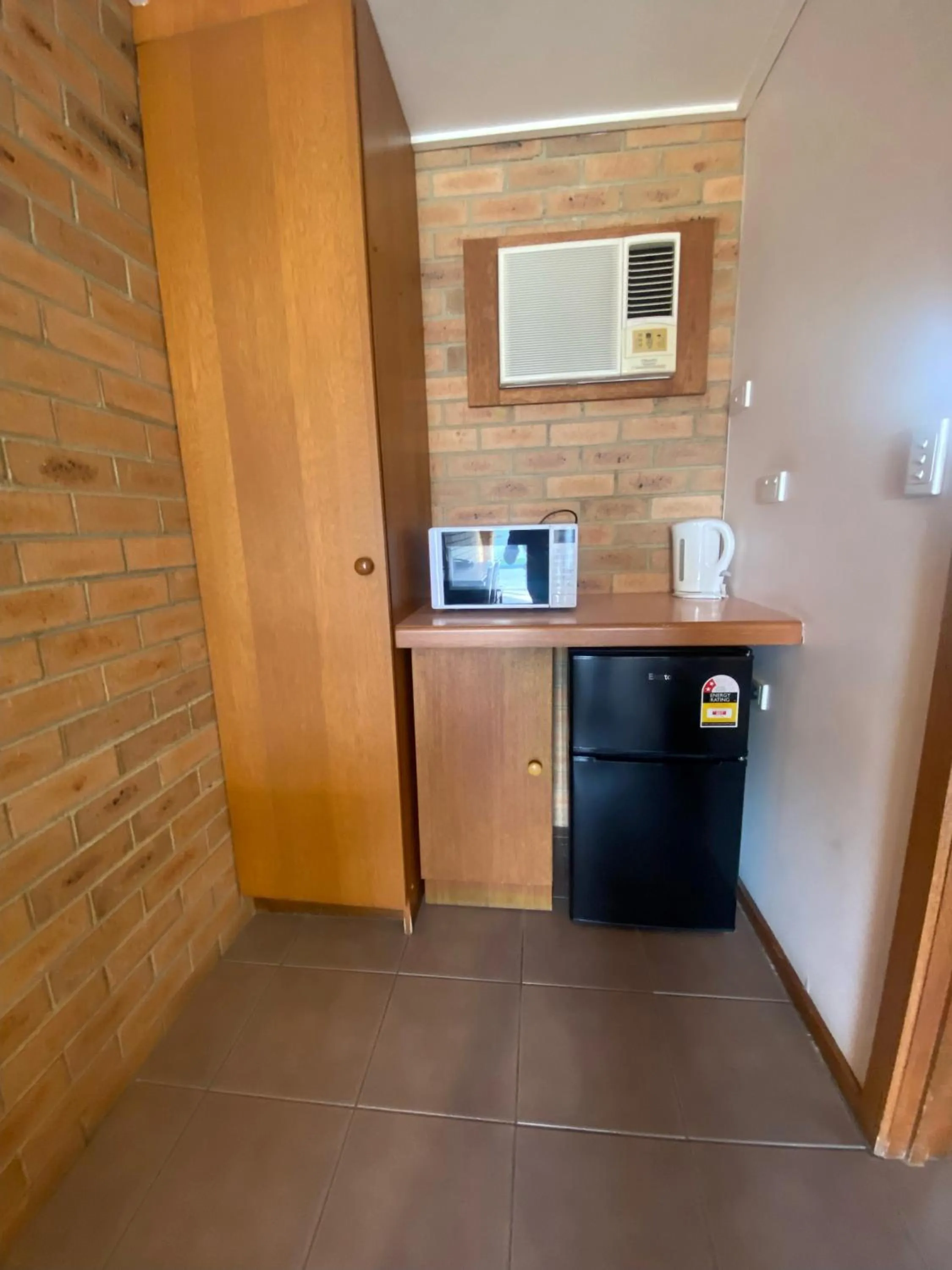 Quays Motel San Remo