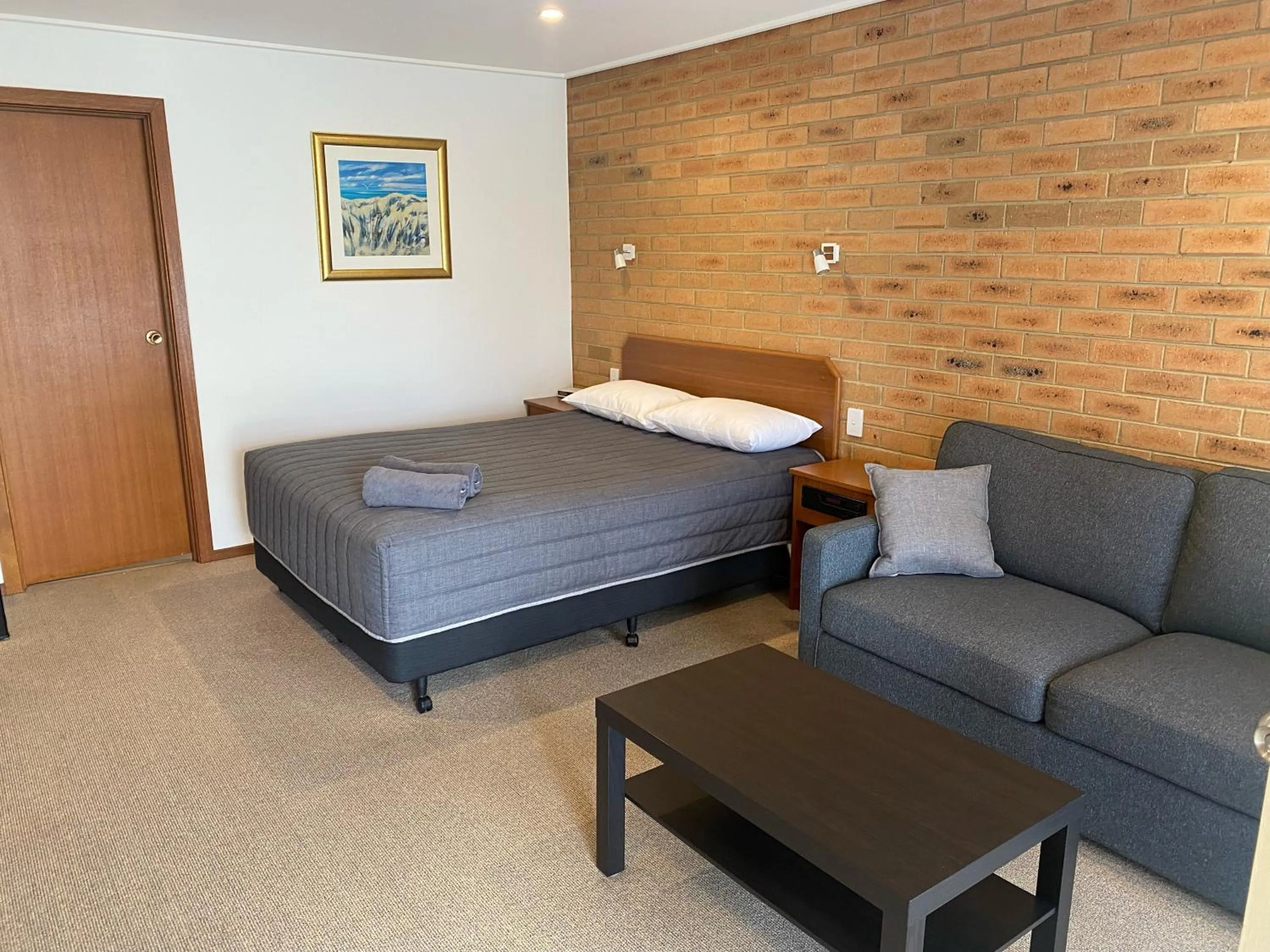 Bed in Quays Motel San Remo