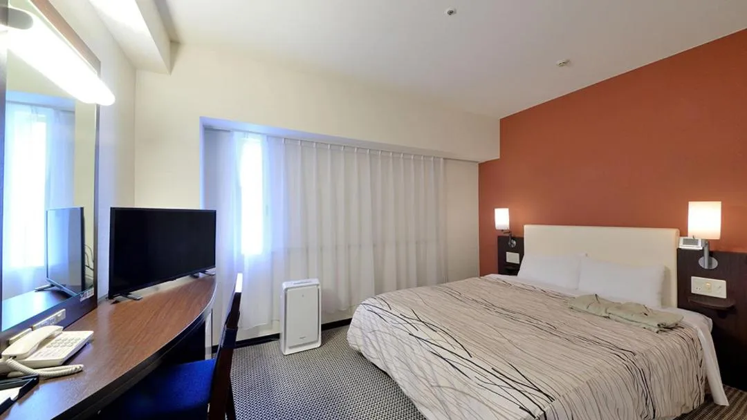 Bed in Takaoka Manten Hotel Ekimae