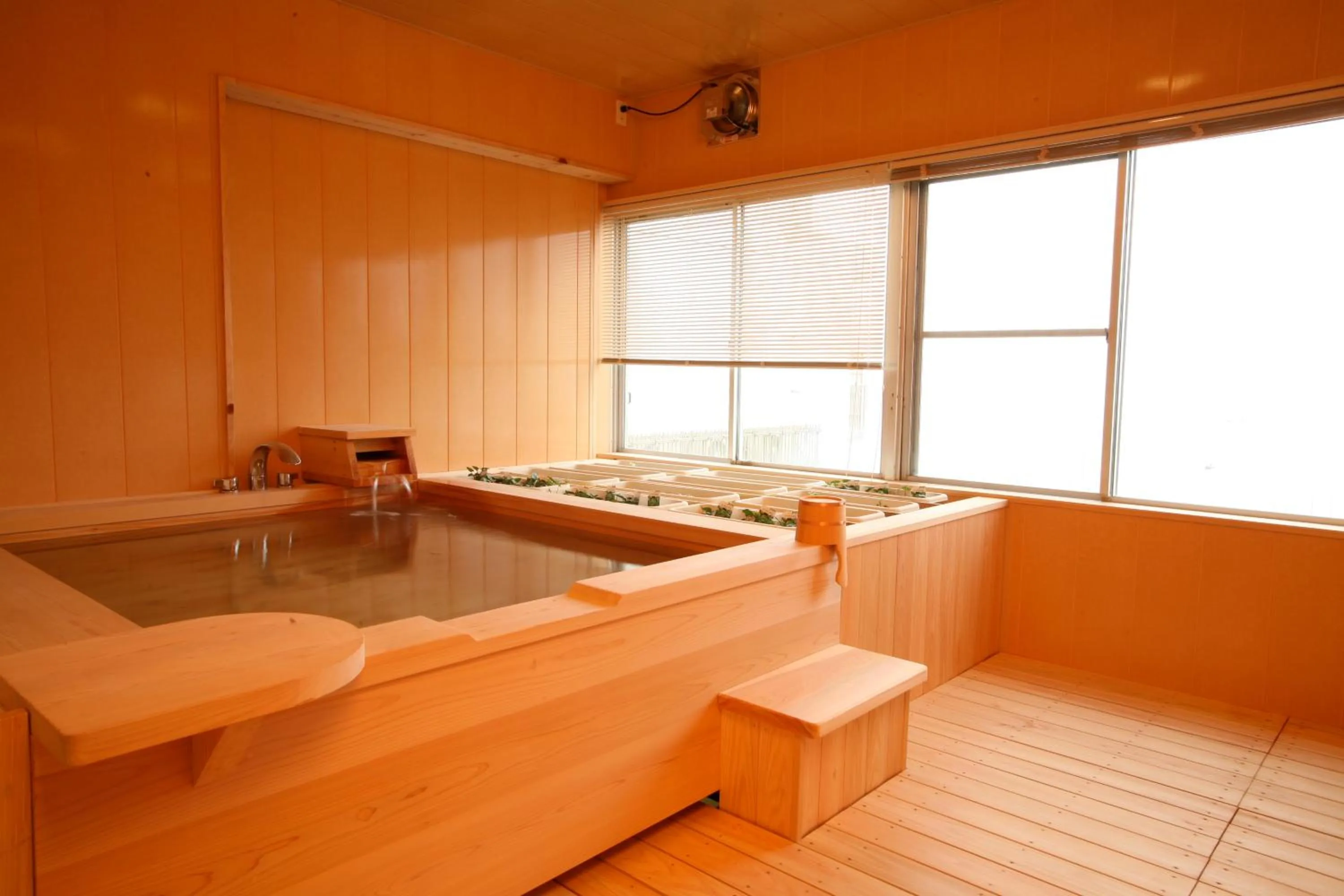 Public Bath in Tabinoyado Ushionoakari Geiboso