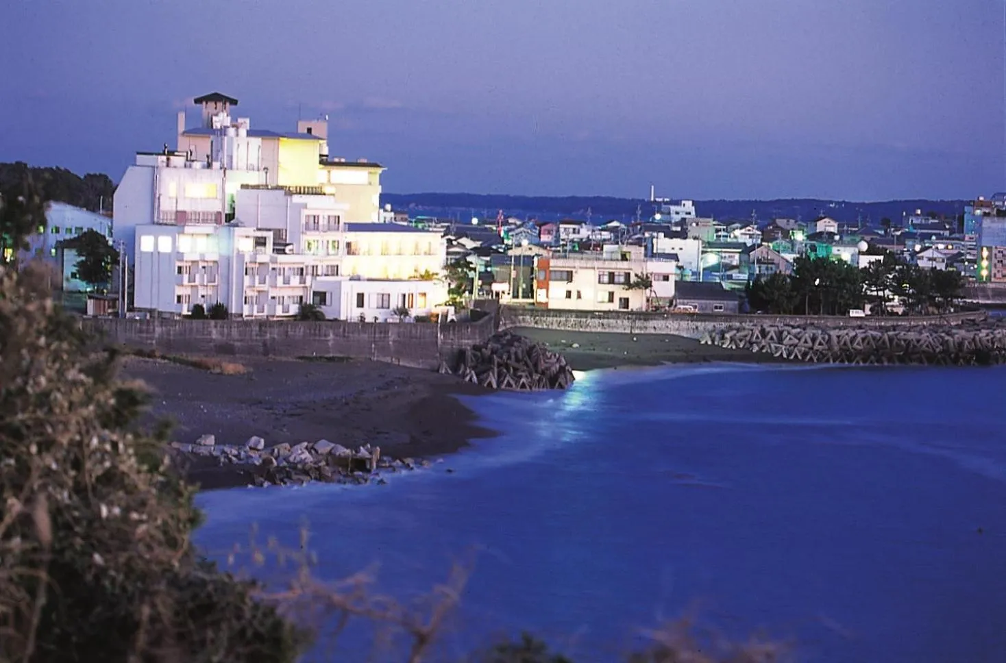 Night in Tabinoyado Ushionoakari Geiboso