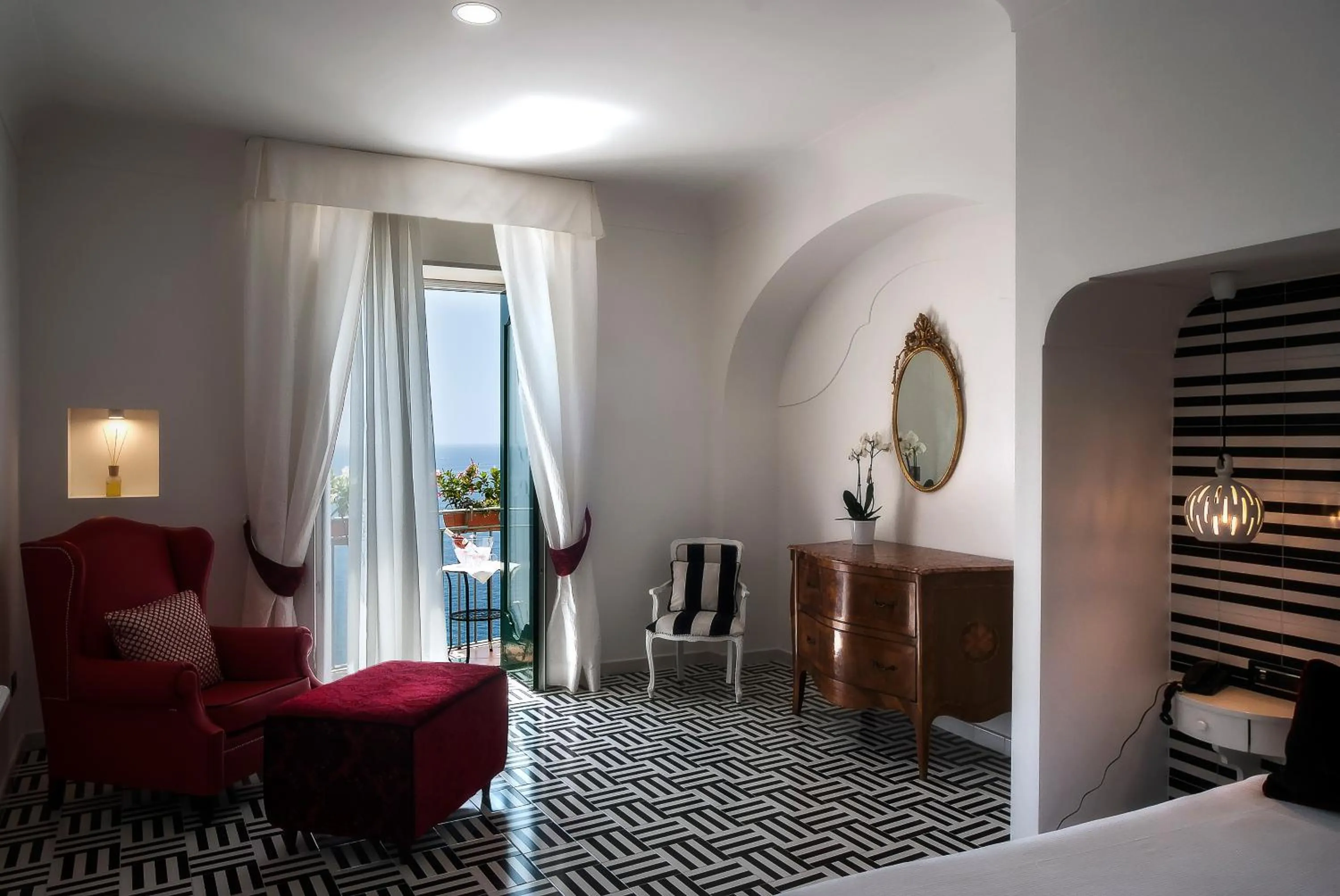 Living room, Bed in Hotel Montemare