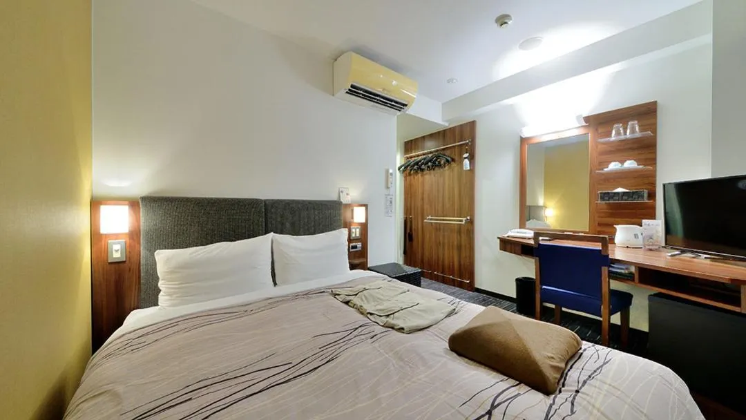 Bed in Tsuruga Manten Hotel Ekimae