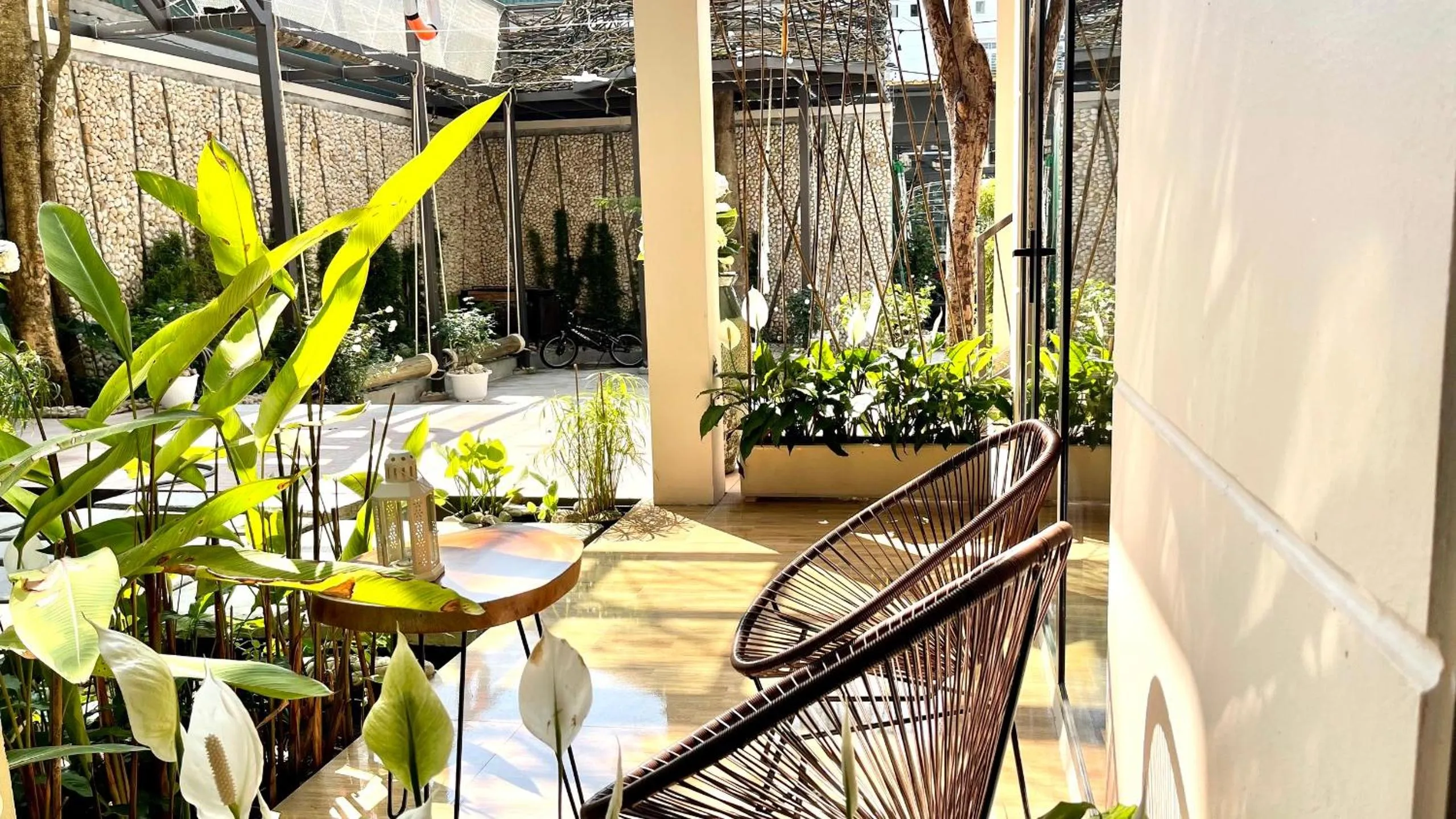 Shower in PHOENIX MINH CHÂU HOTEL