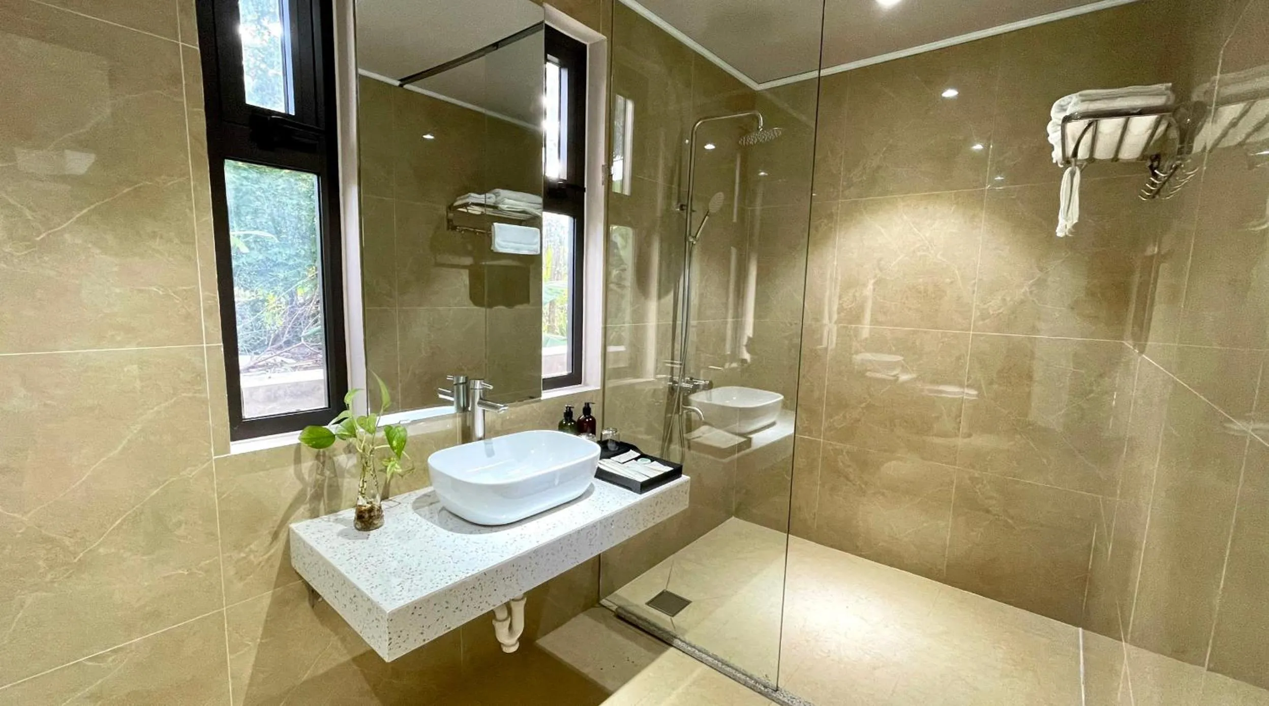 Bathroom in PHOENIX MINH CHÂU HOTEL