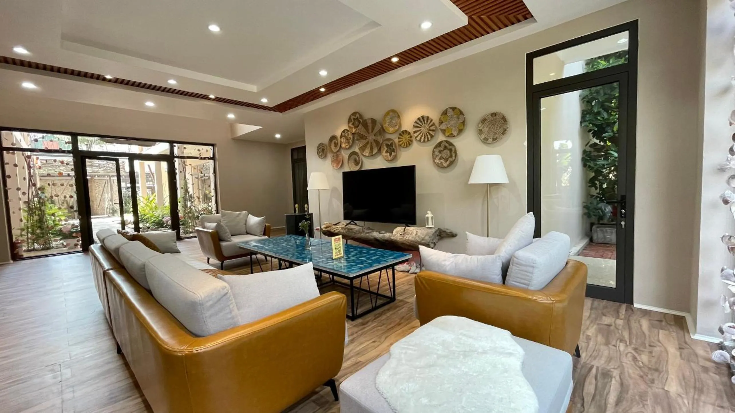 Living room in PHOENIX MINH CHÂU HOTEL