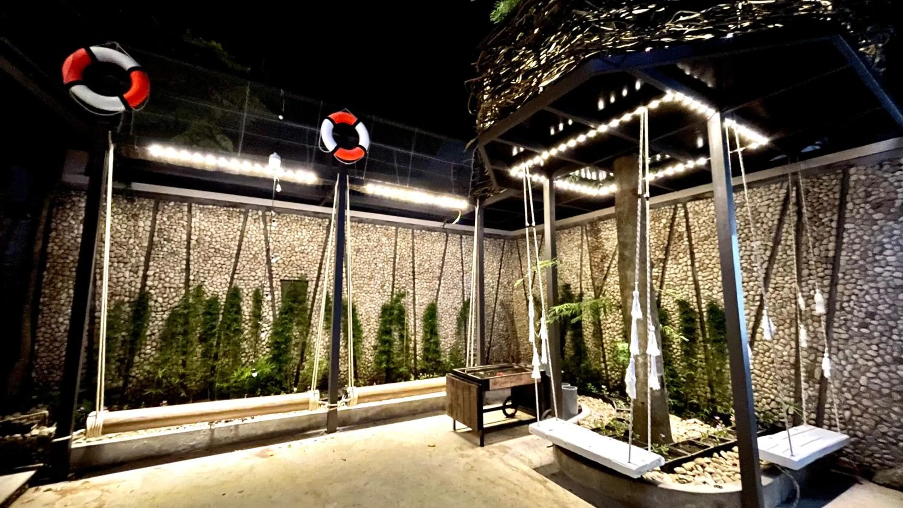 Garden in PHOENIX MINH CHÂU HOTEL