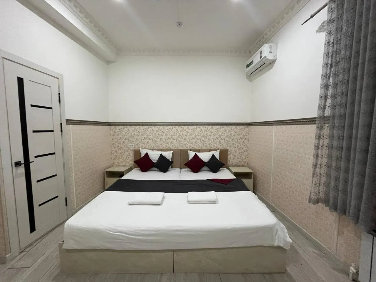 Photo of the whole room in FENIX HOTEL