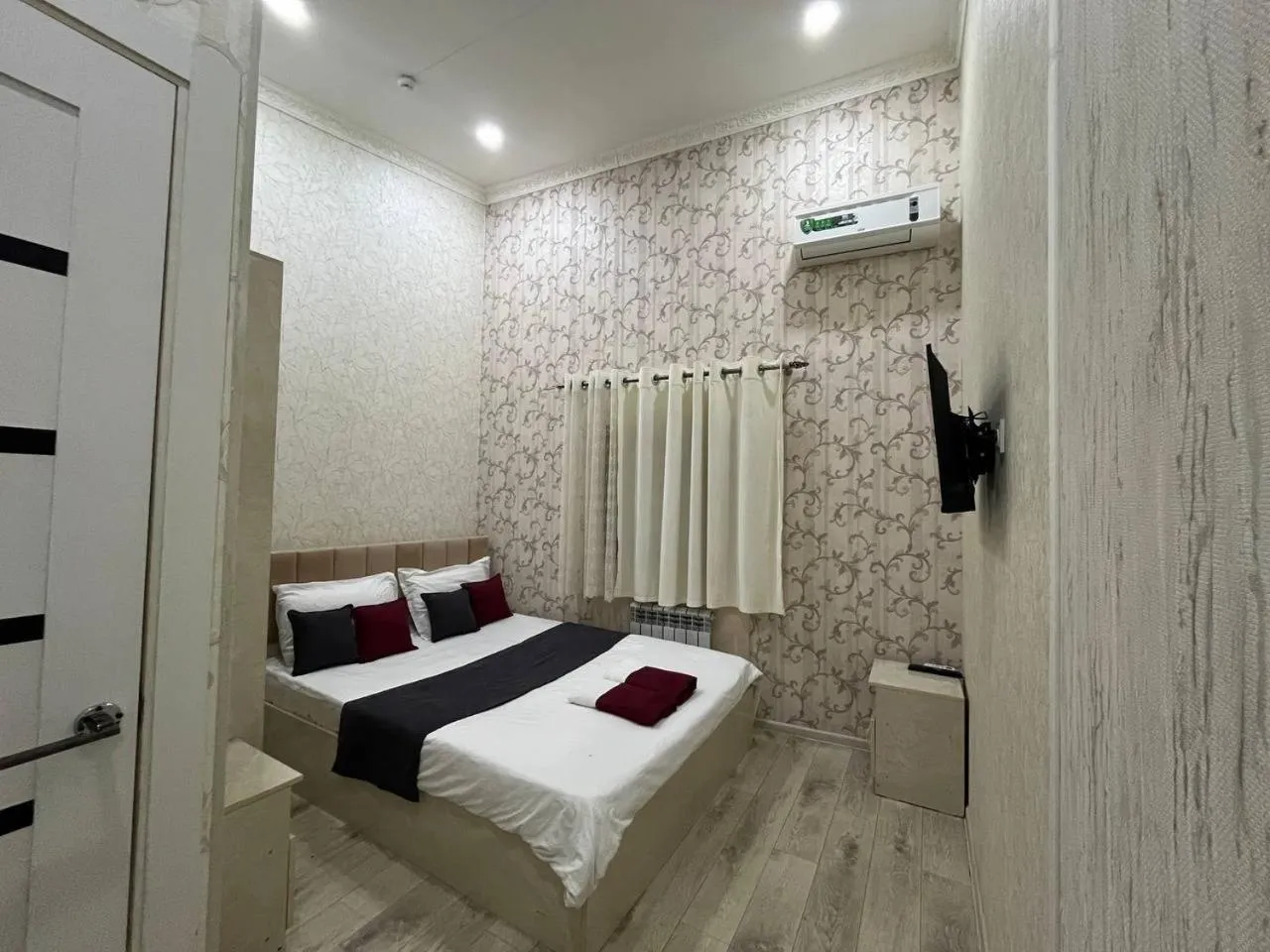 Photo of the whole room in FENIX HOTEL