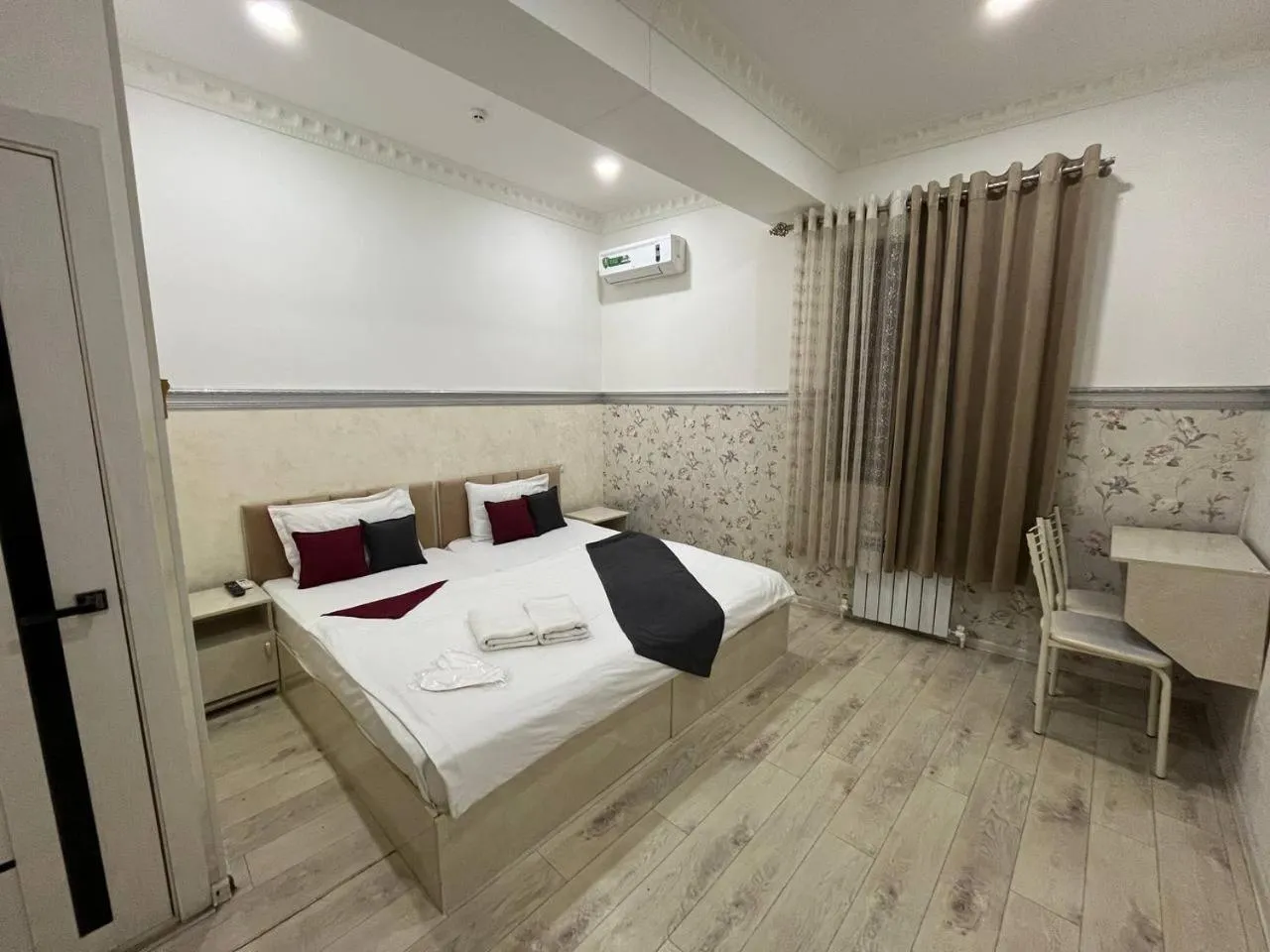 Photo of the whole room in FENIX HOTEL