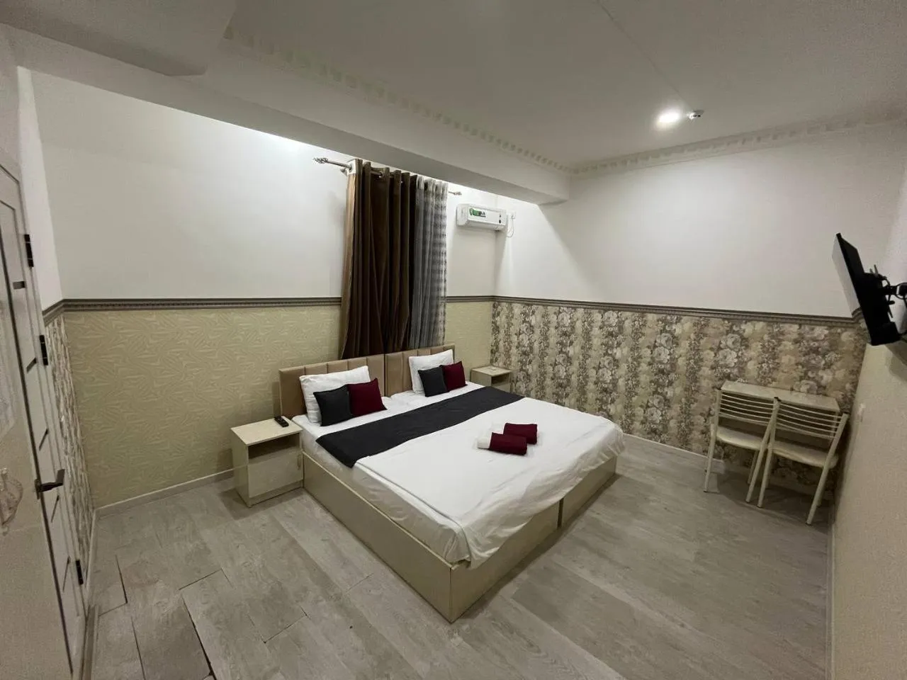 Photo of the whole room in FENIX HOTEL