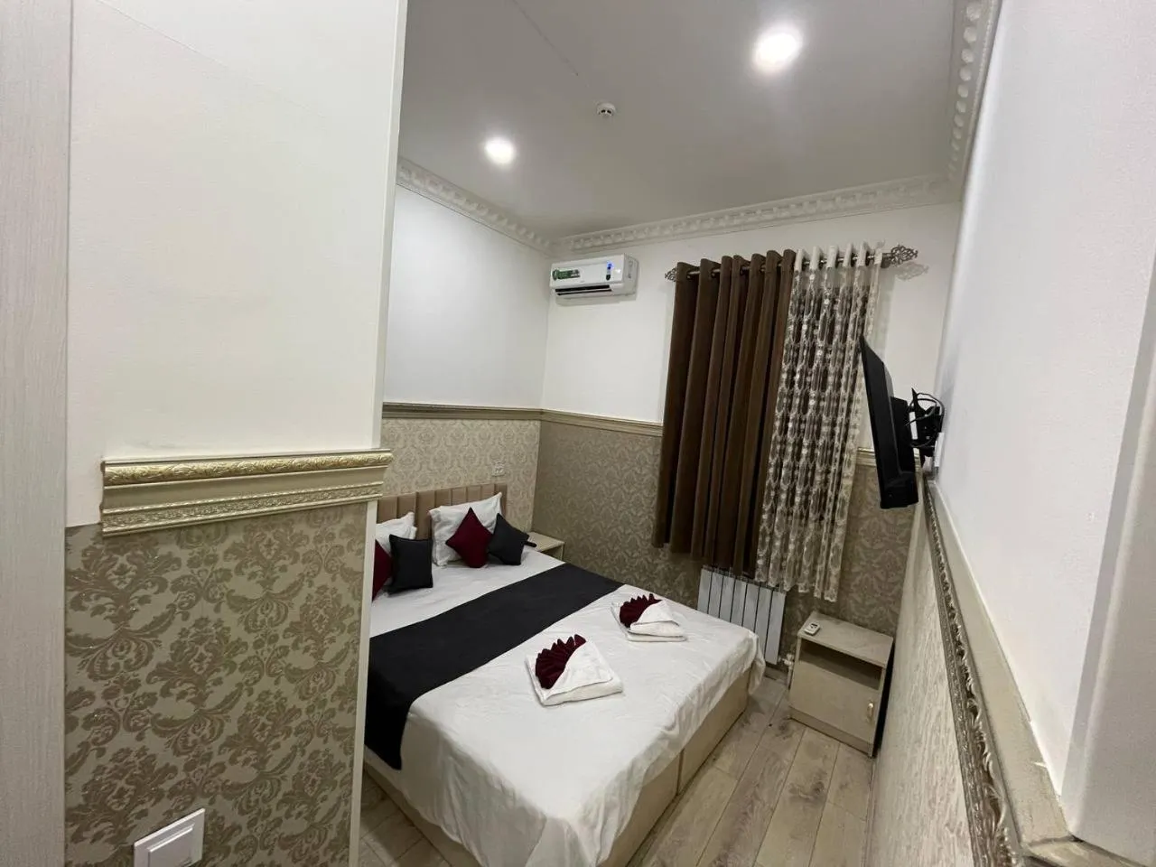 Photo of the whole room in FENIX HOTEL