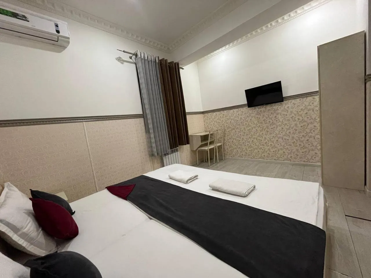 Photo of the whole room in FENIX HOTEL