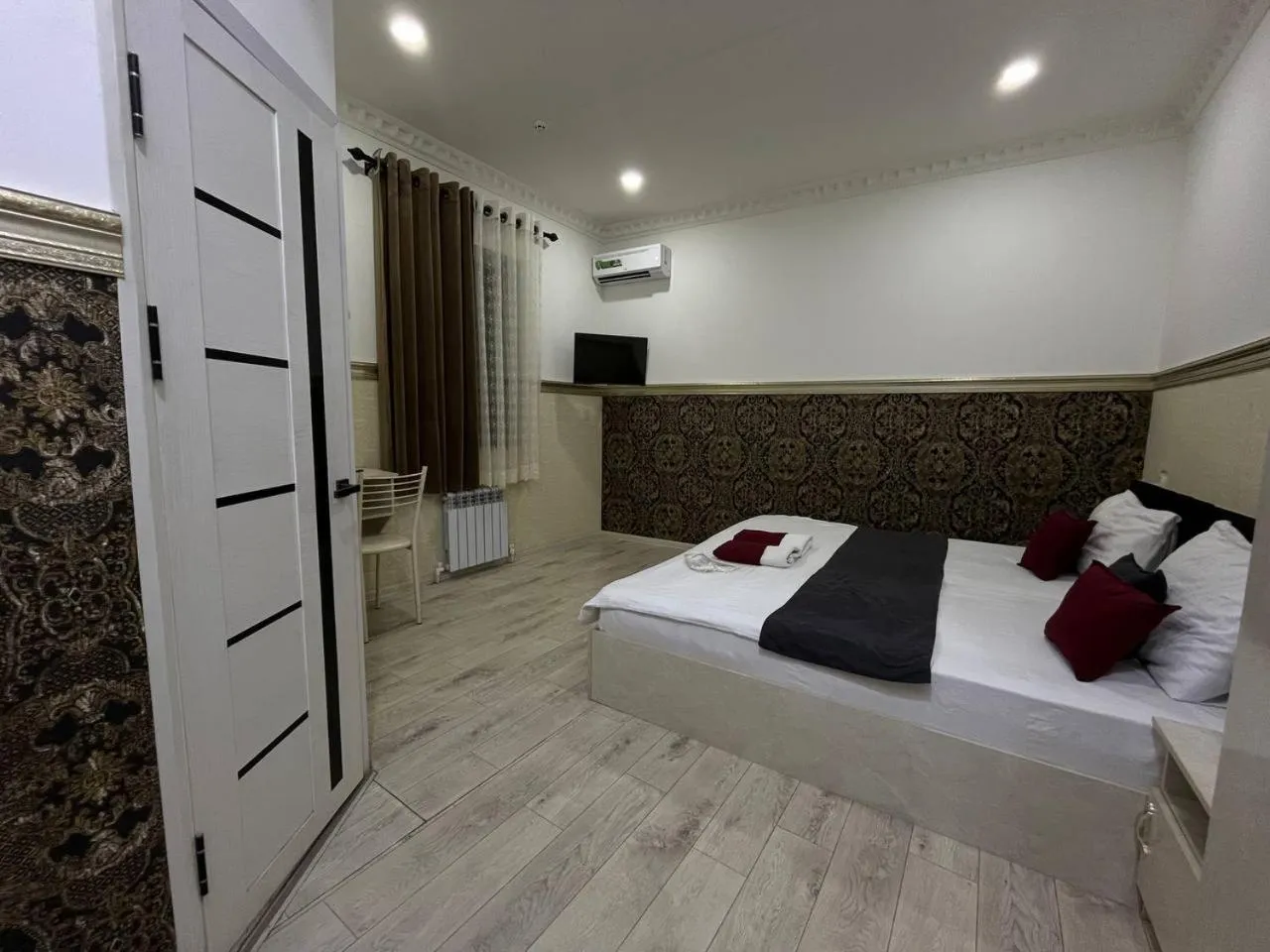 Photo of the whole room in FENIX HOTEL