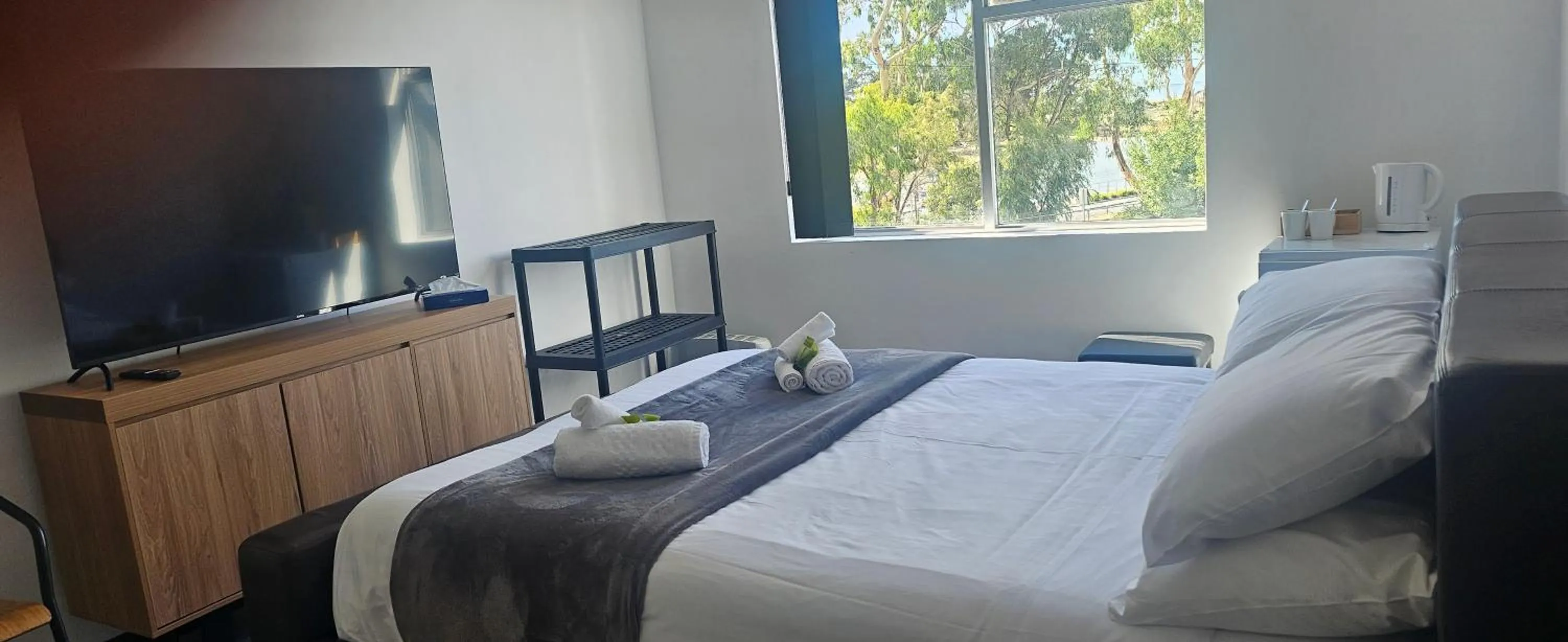 Bed in The Wharf Hotel