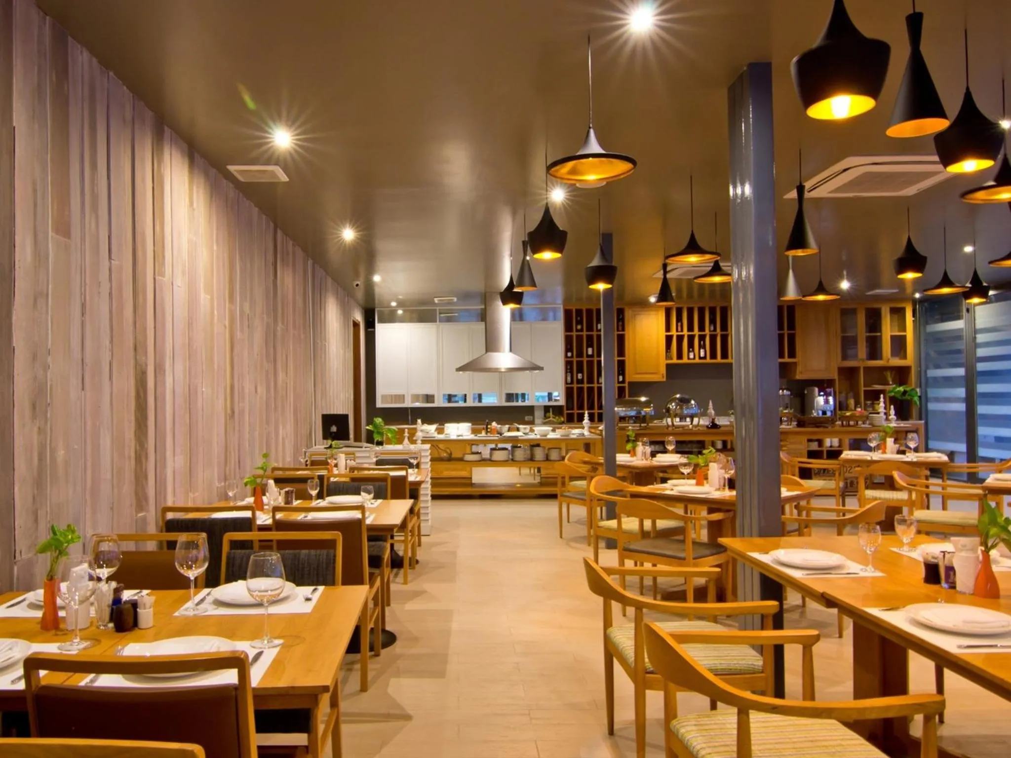 Restaurant/places to eat in The Park Hotel