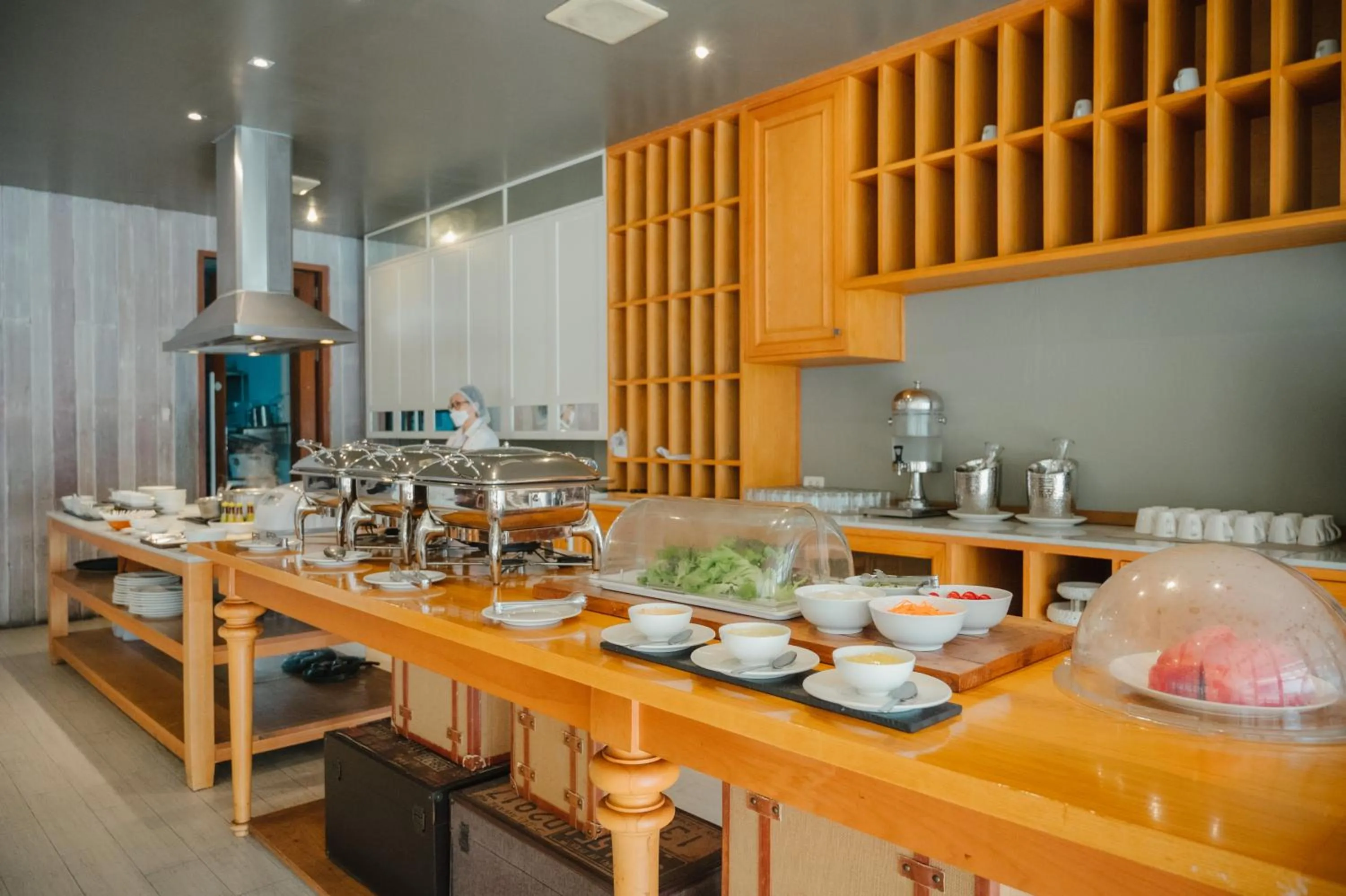 Restaurant/places to eat in The Park Hotel