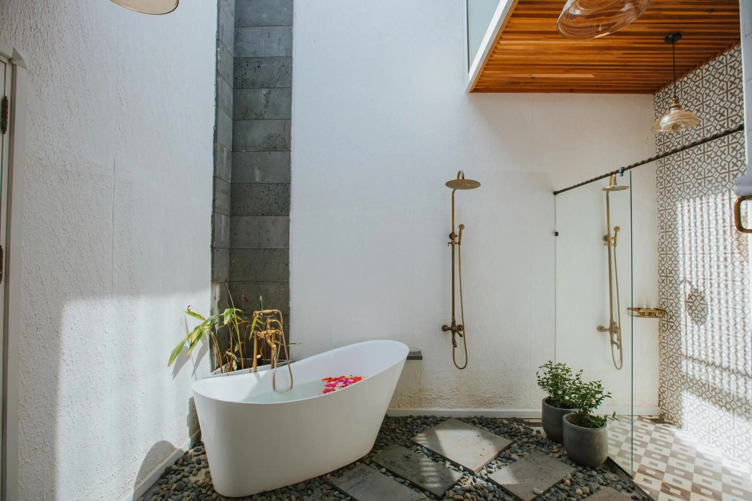 Shower in Perolas Villas Resort - Ke Ga Bay