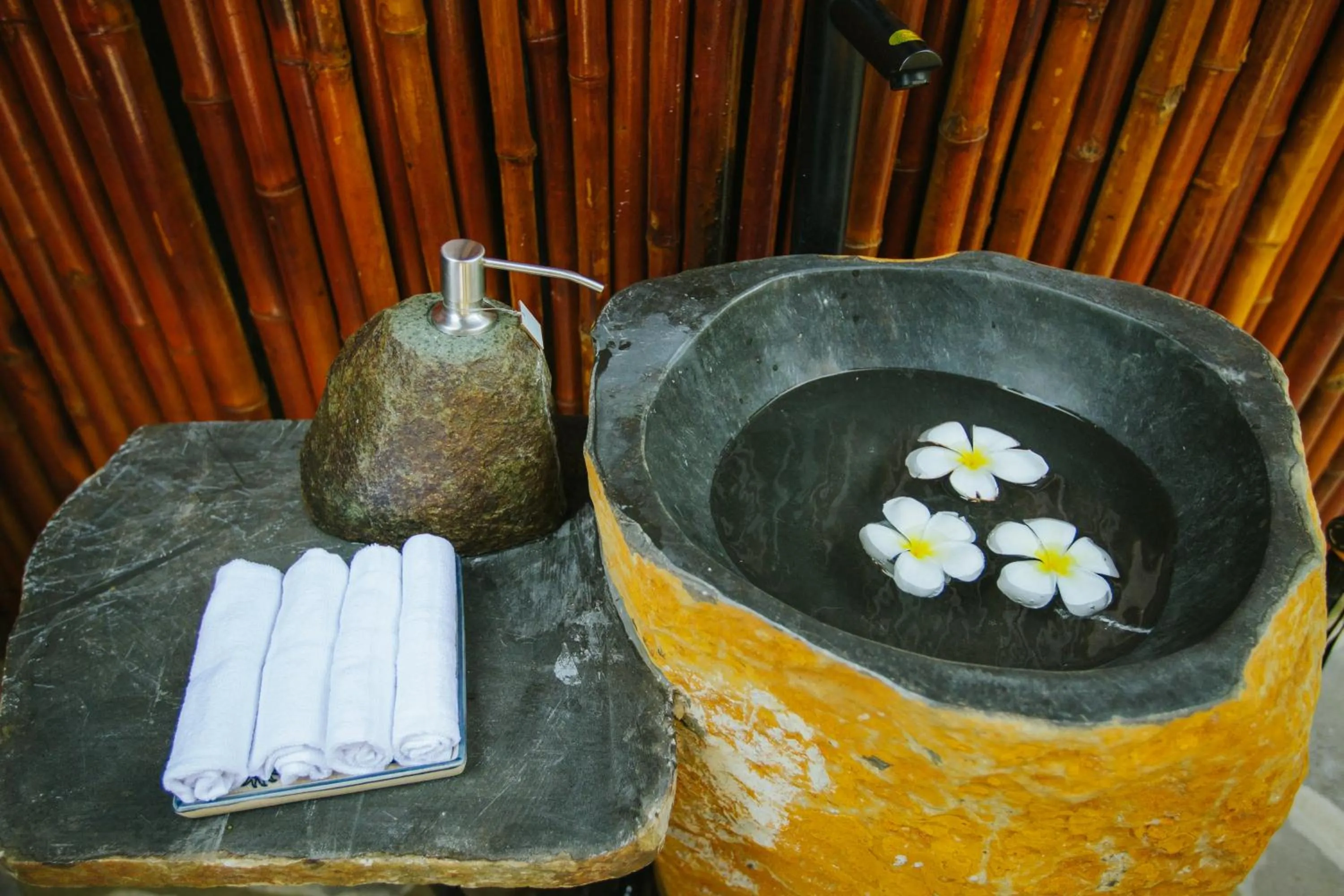 Massage in Perolas Villas Resort - Ke Ga Bay