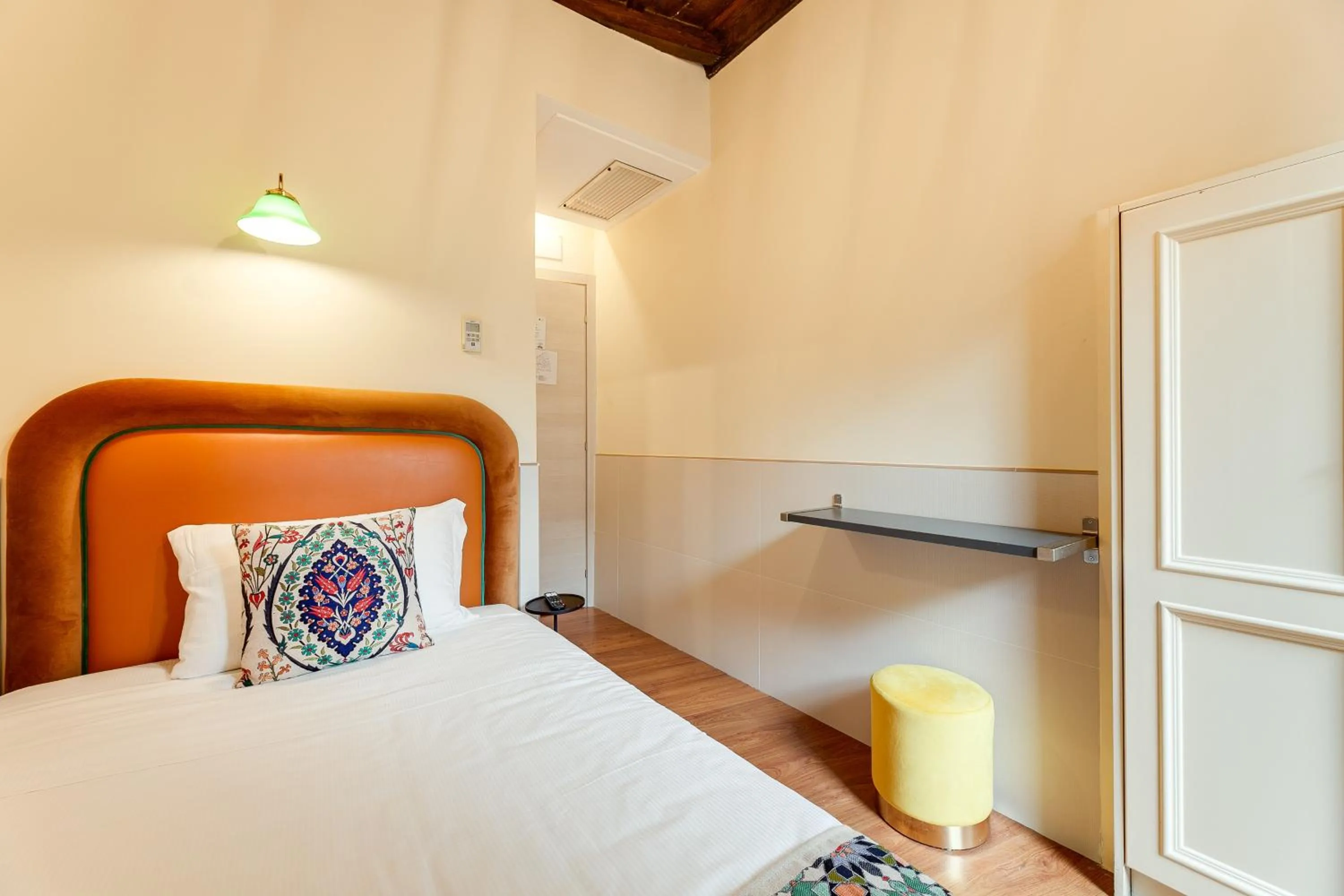 Bed in Habitat Monti