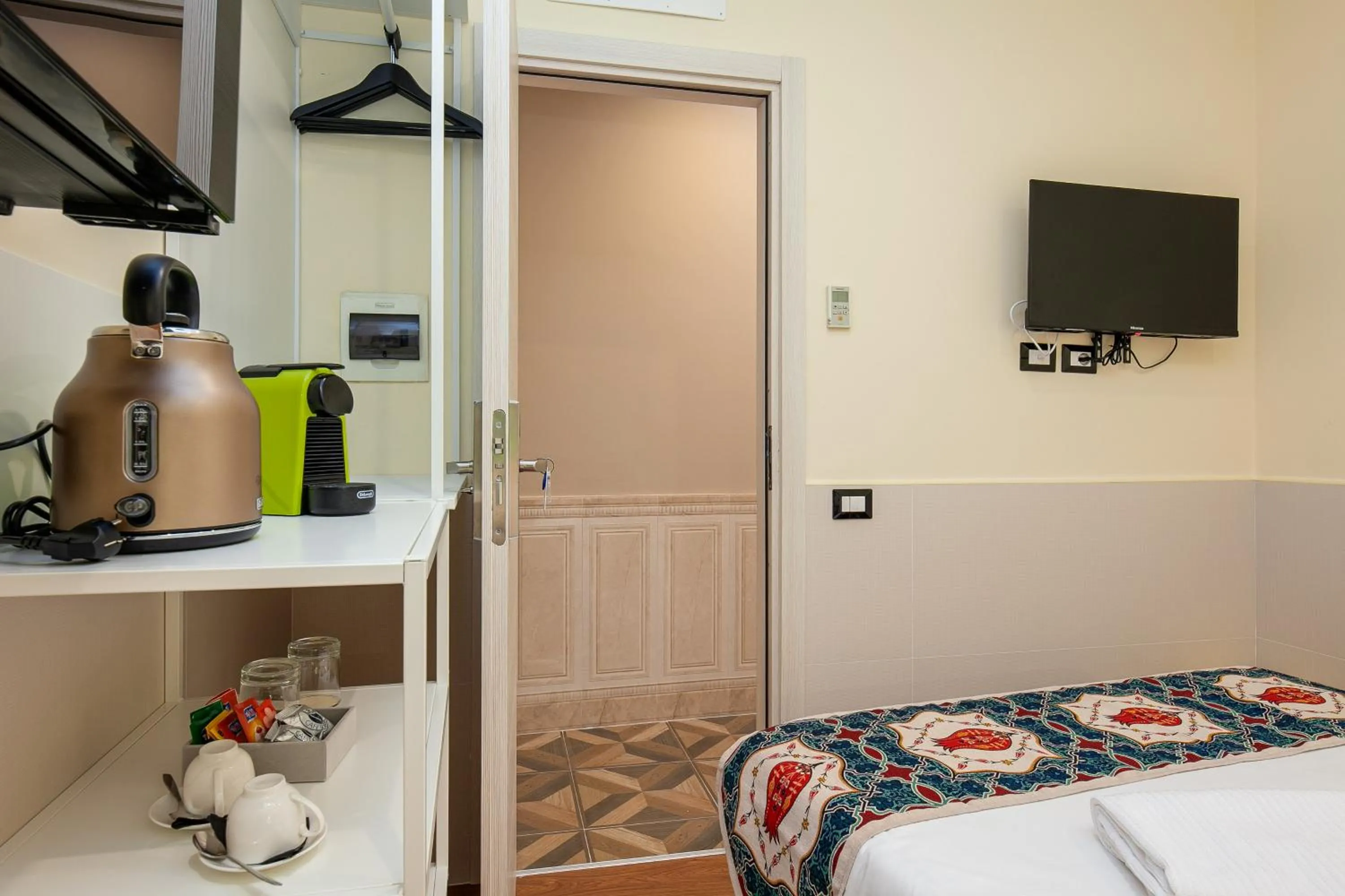 Bed in Habitat Monti