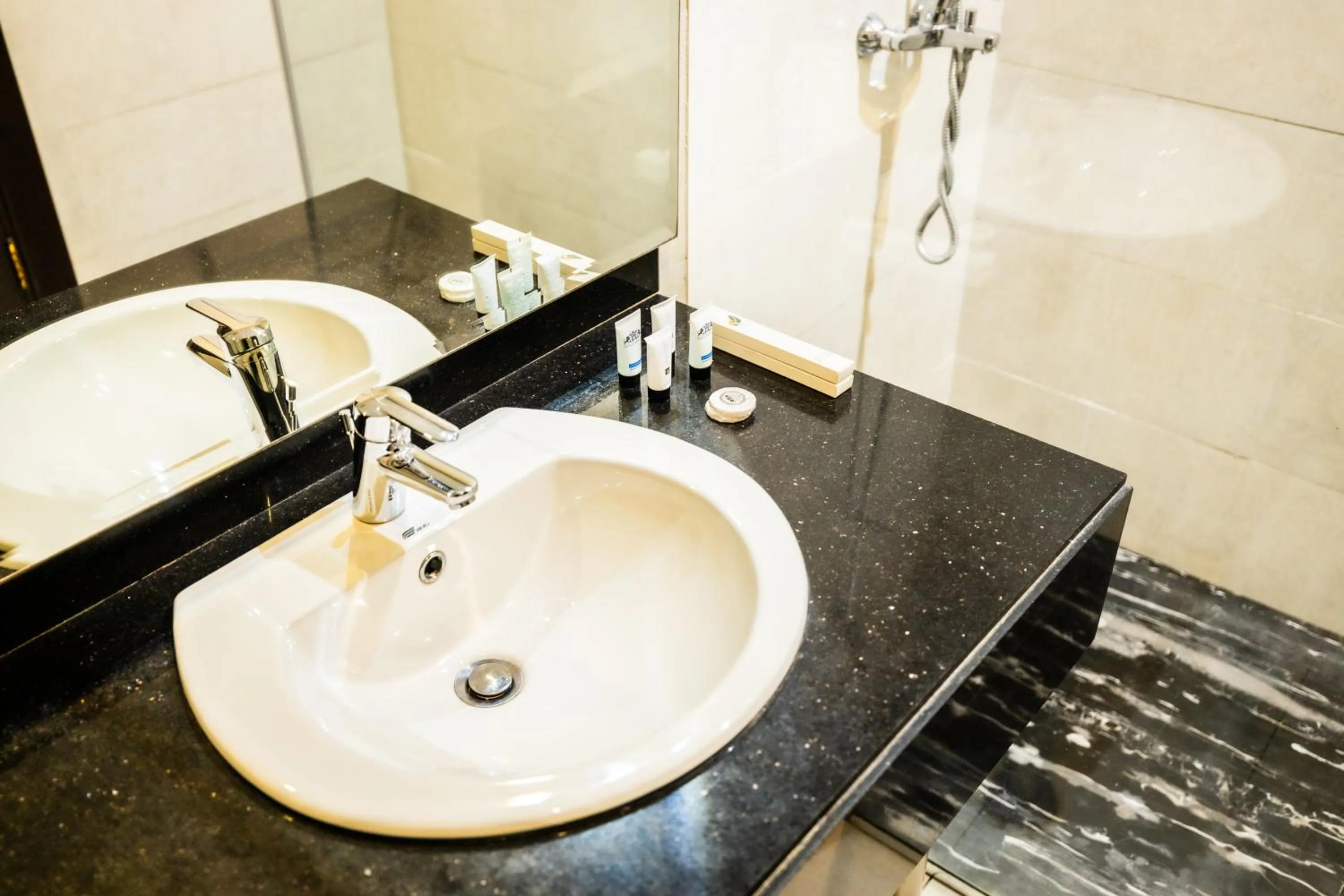 Mora Hotel By Pioneer