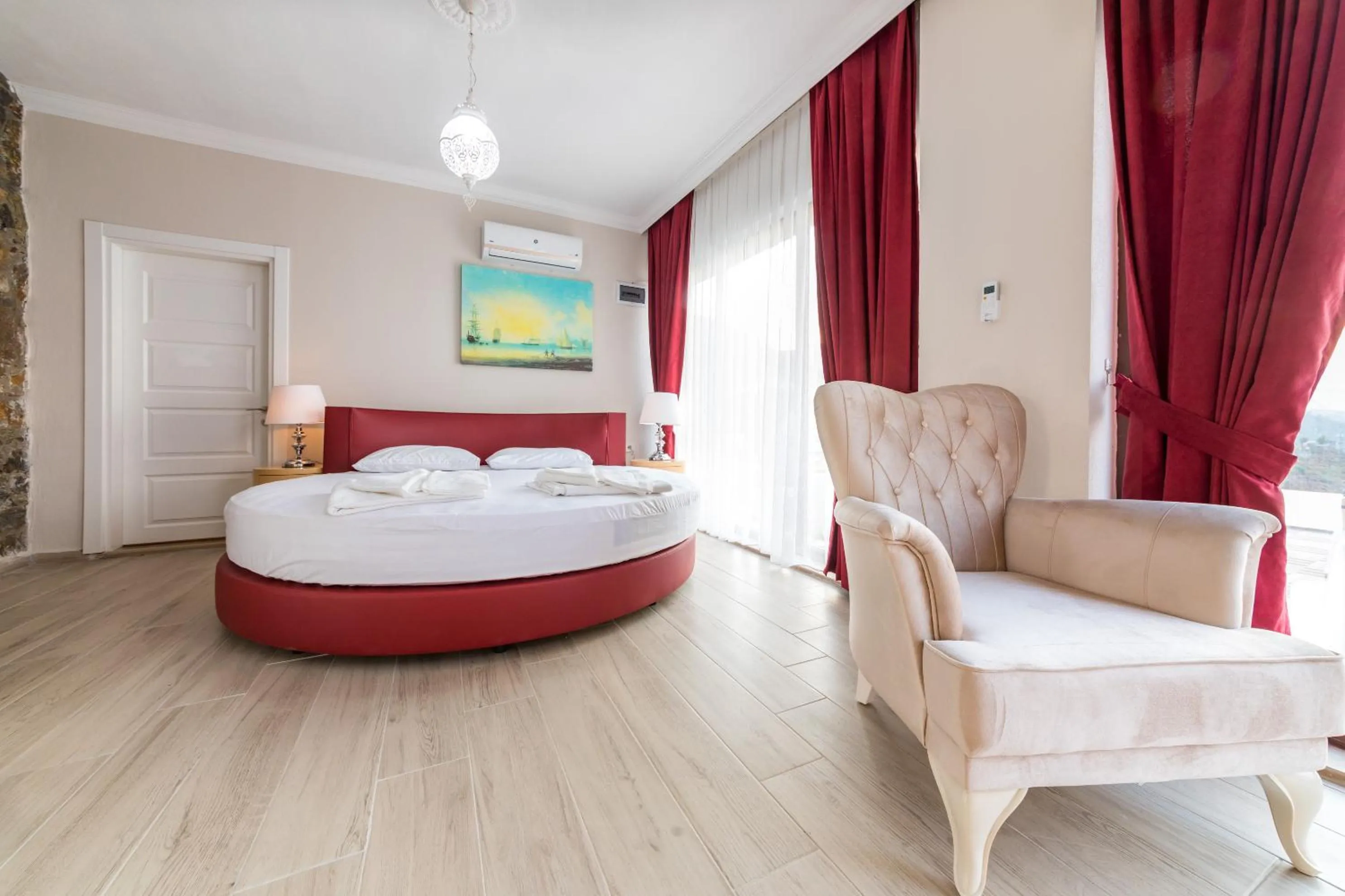 Photo of the whole room, Bed in Selimiye Lime Garden