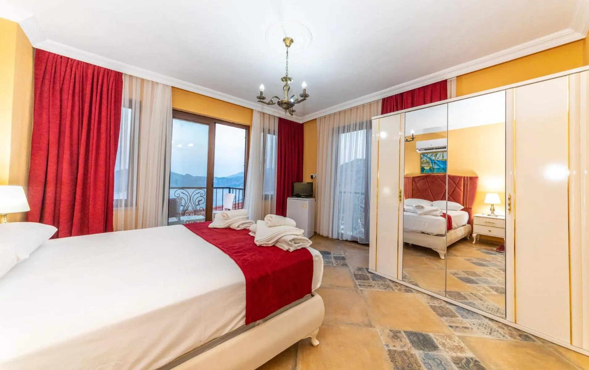 Photo of the whole room, Bed in Selimiye Lime Garden