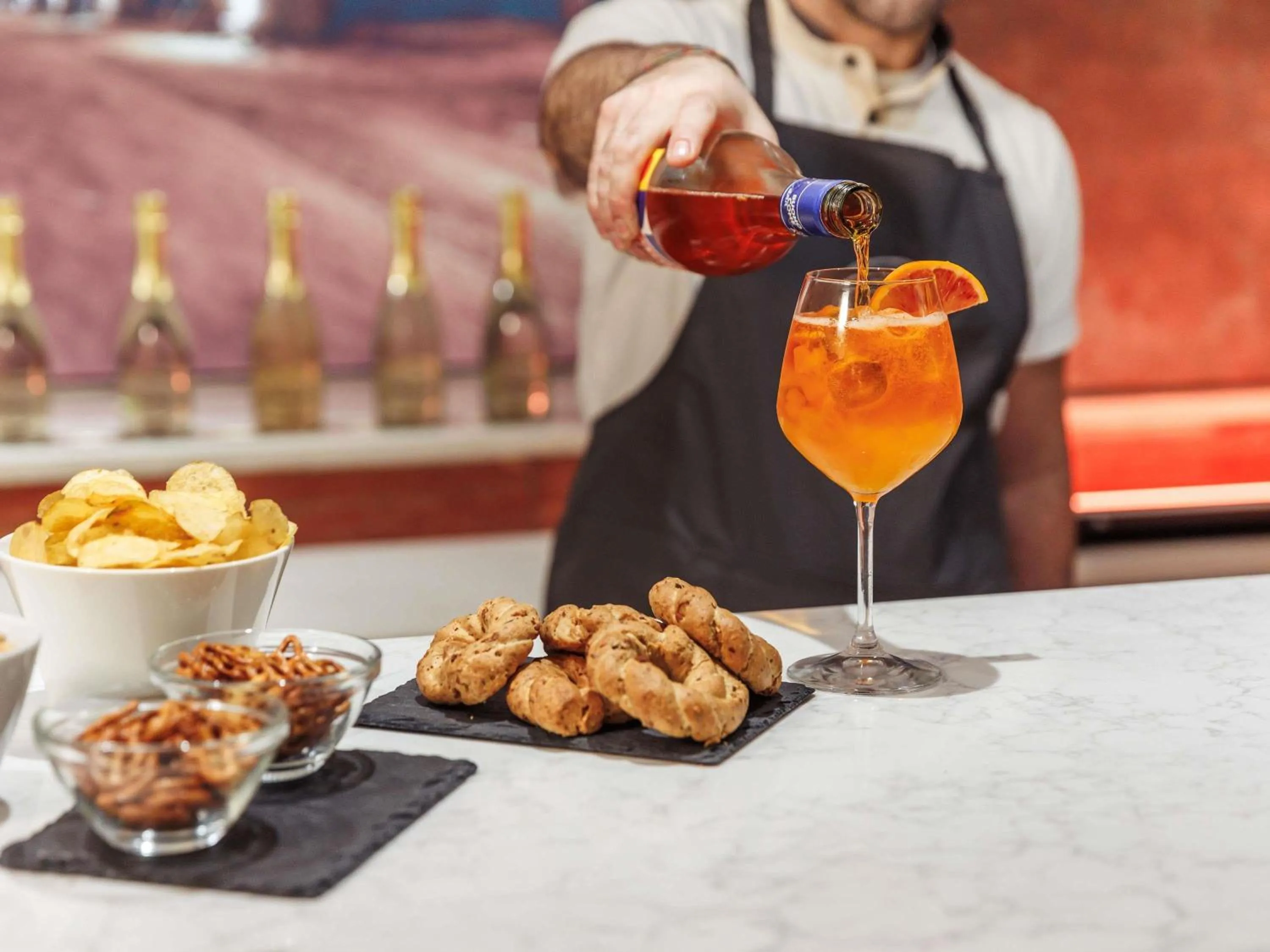 Lounge or bar in Mercure Napoli Centro Angioino