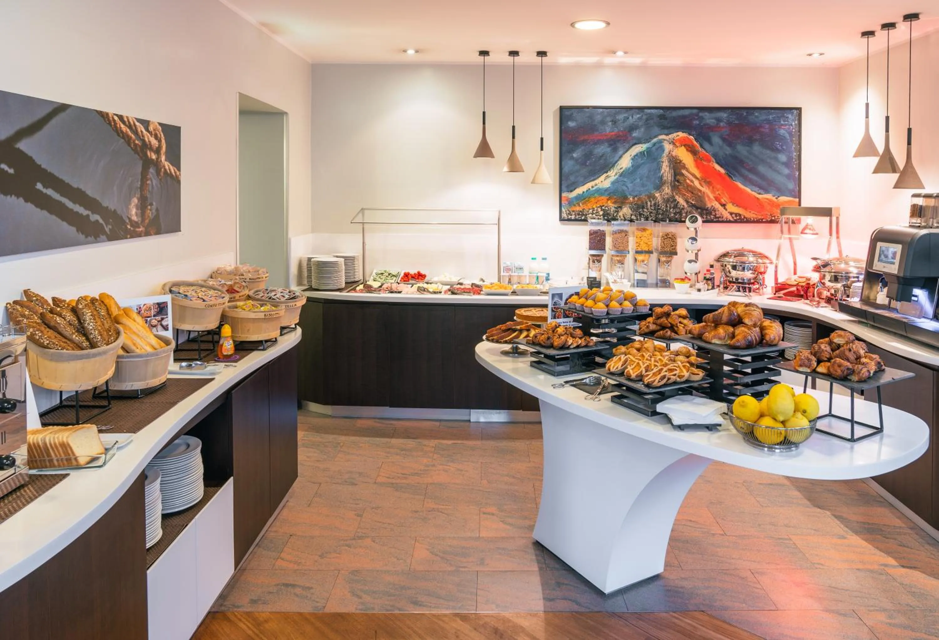 Buffet breakfast in Mercure Napoli Centro Angioino