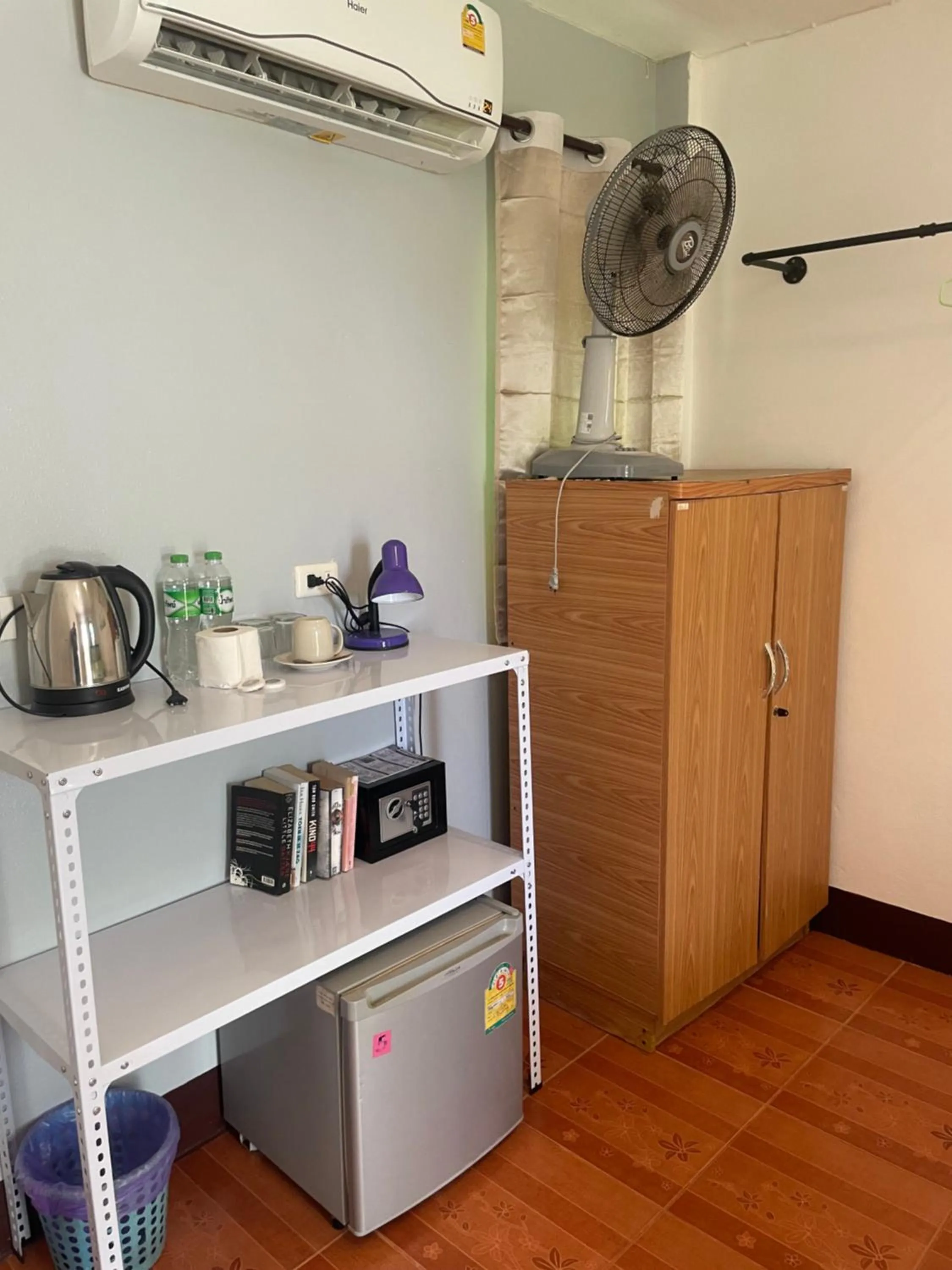 Property building in Lonely Beach Pool Resort