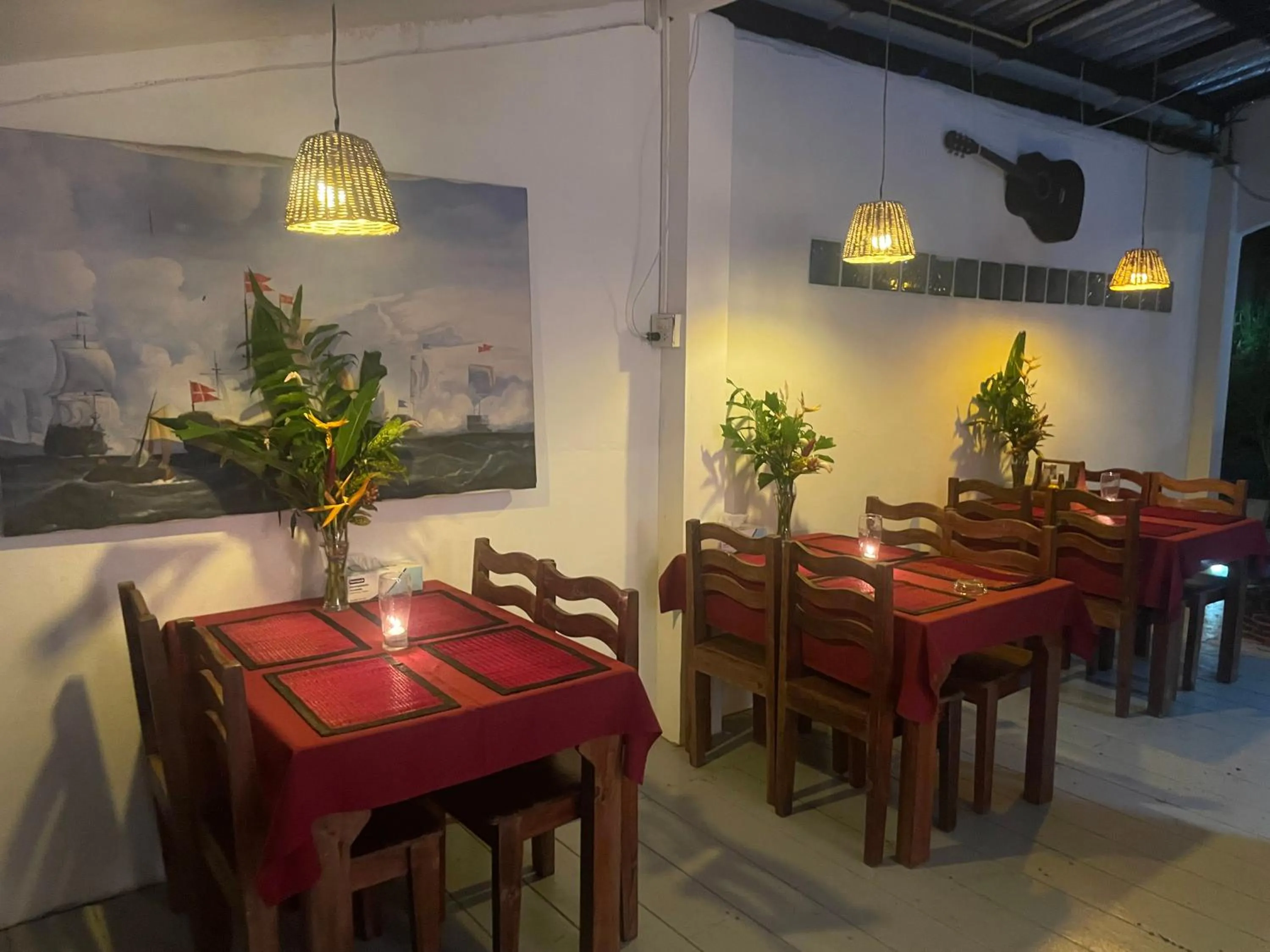 Restaurant/places to eat in Lonely Beach Pool Resort