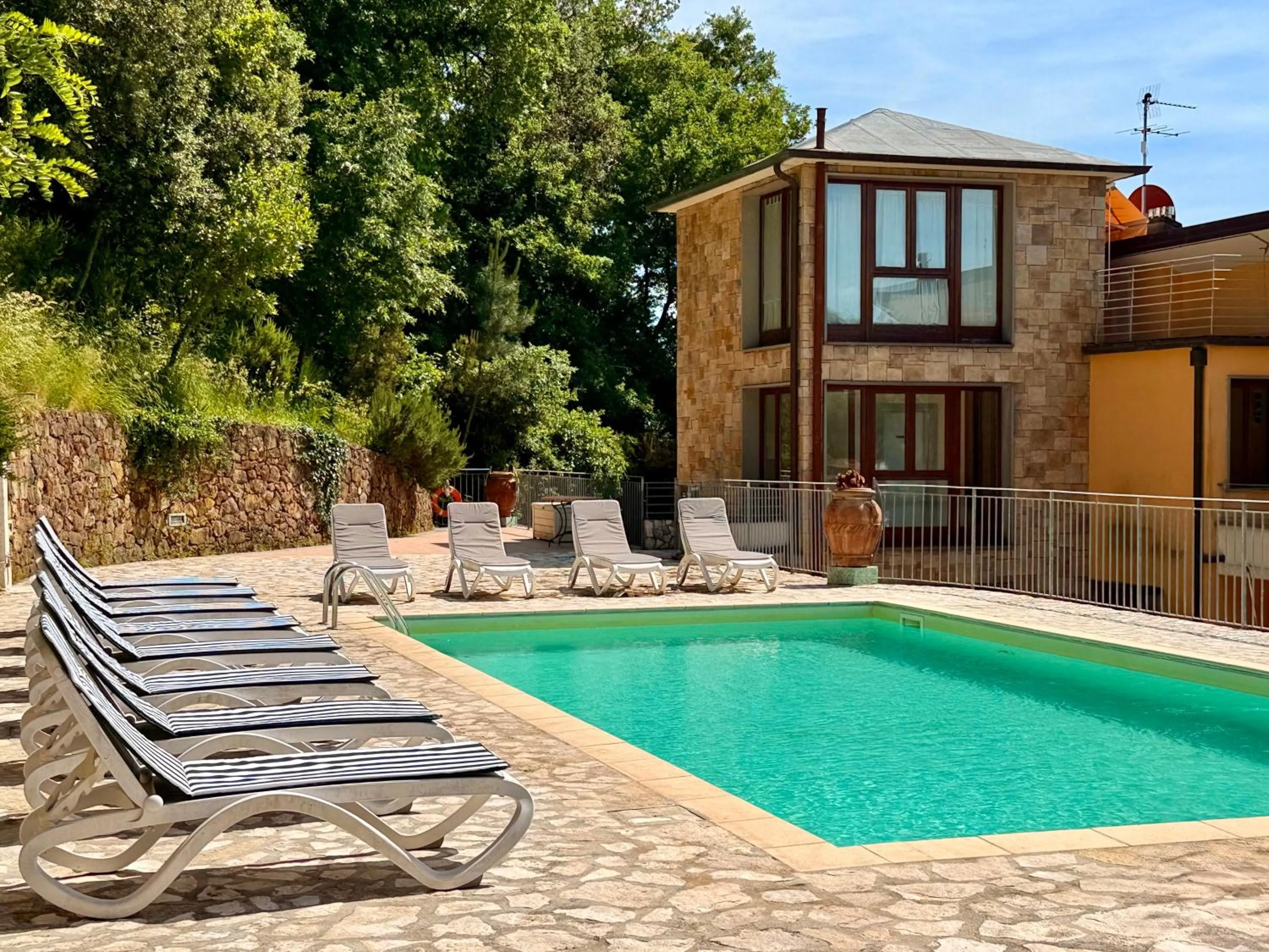 Patio in Residence Montefiore