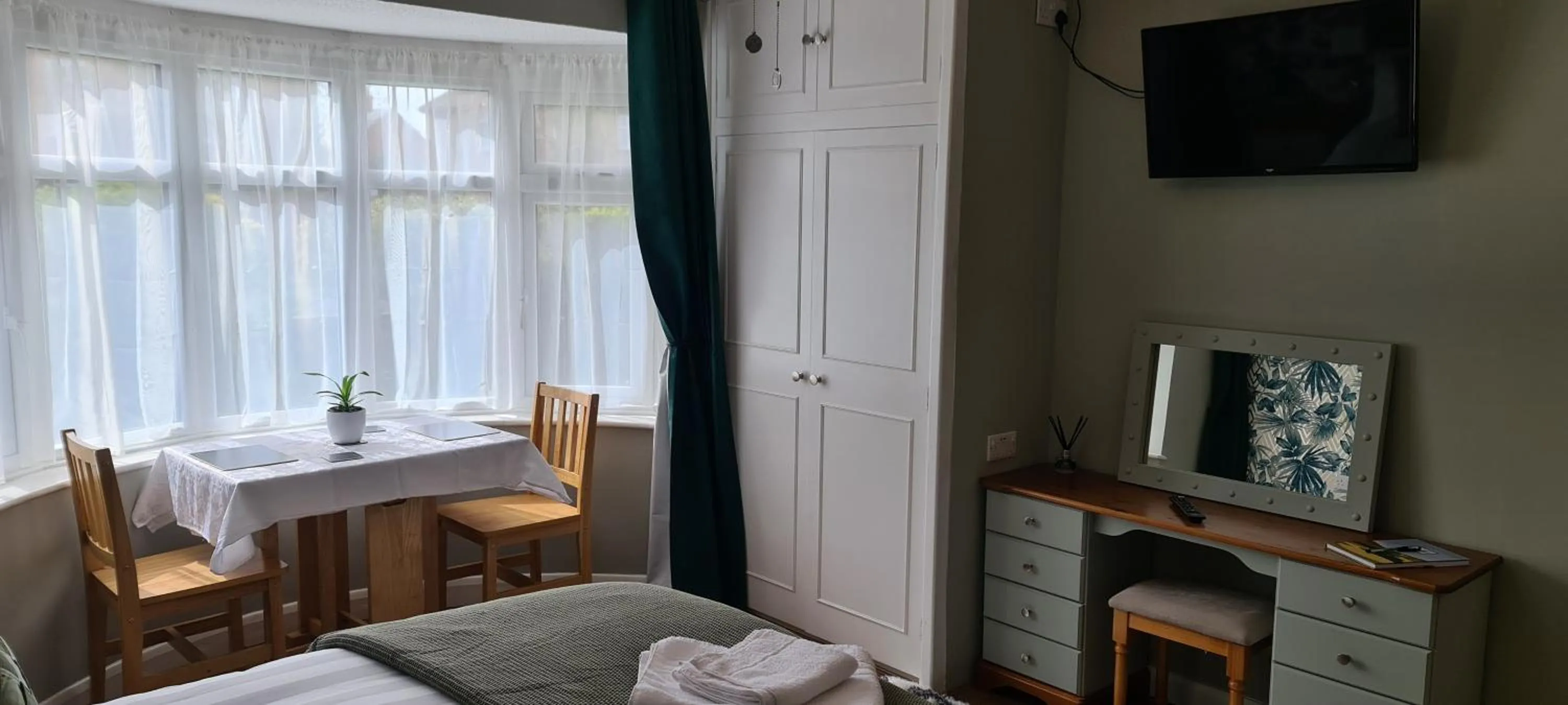 TV and multimedia, Bed in The Golf Studio Woodhall Spa