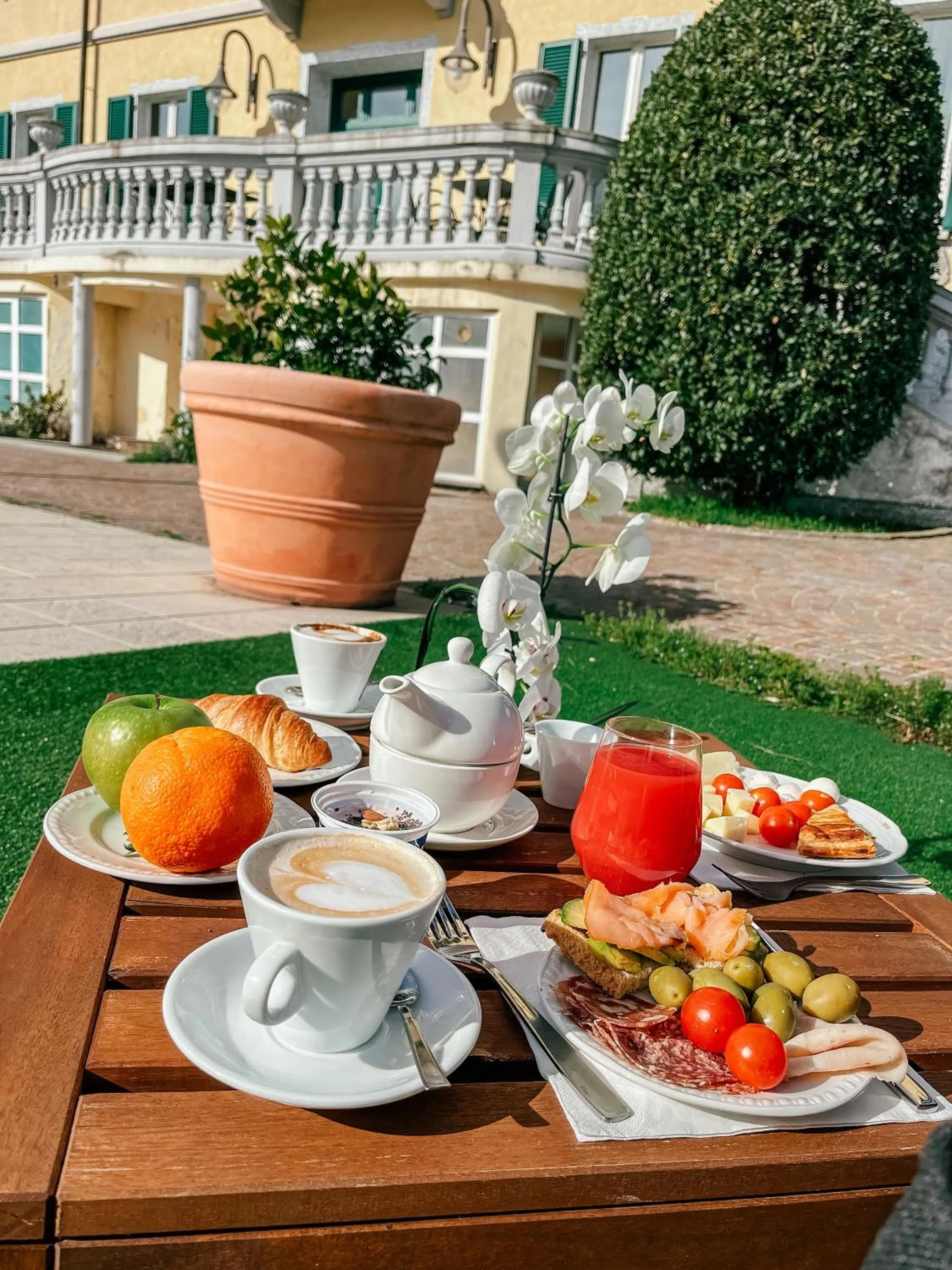 Continental breakfast in Caroline Hotel