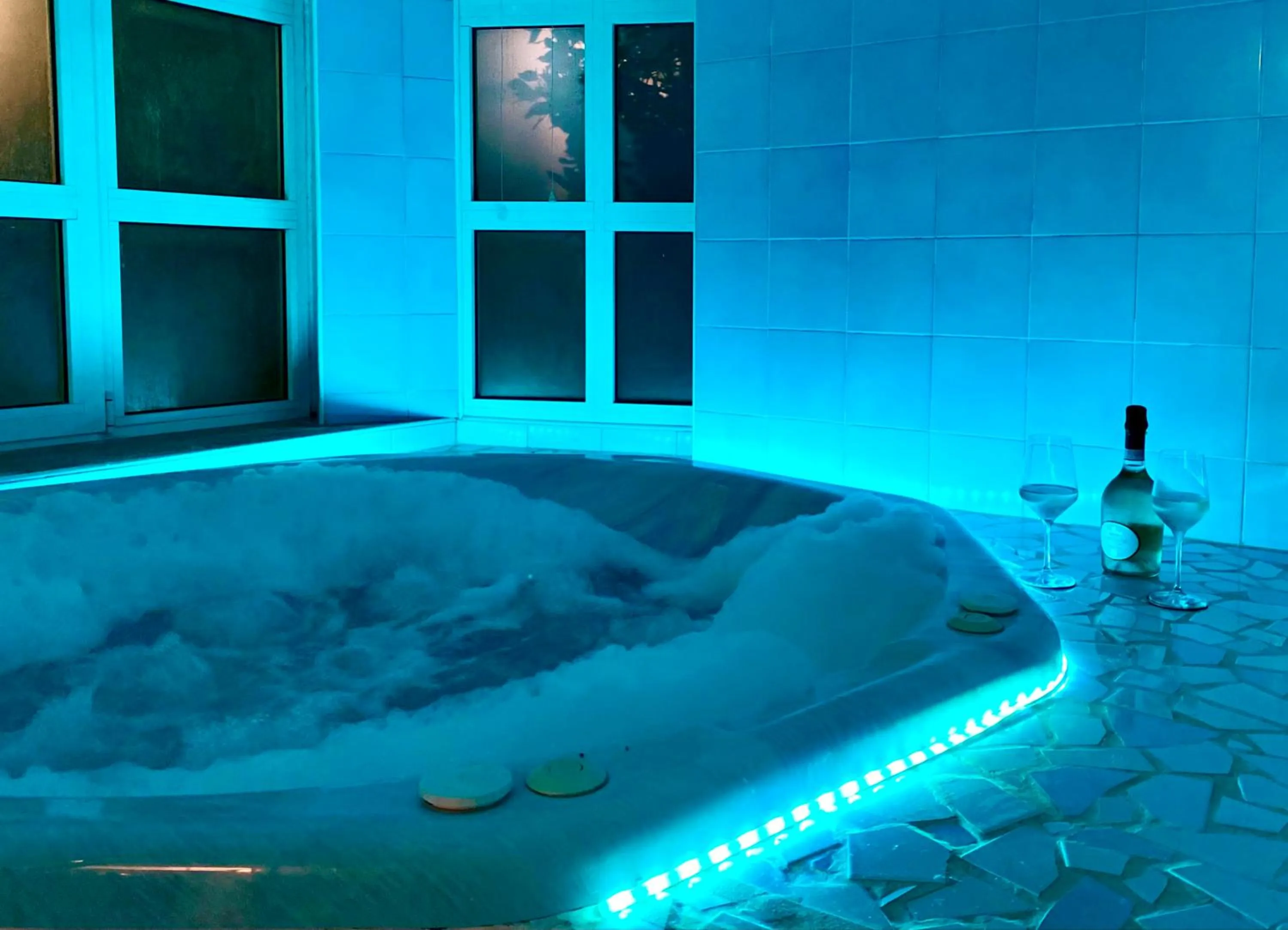 Hot Tub in Caroline Hotel