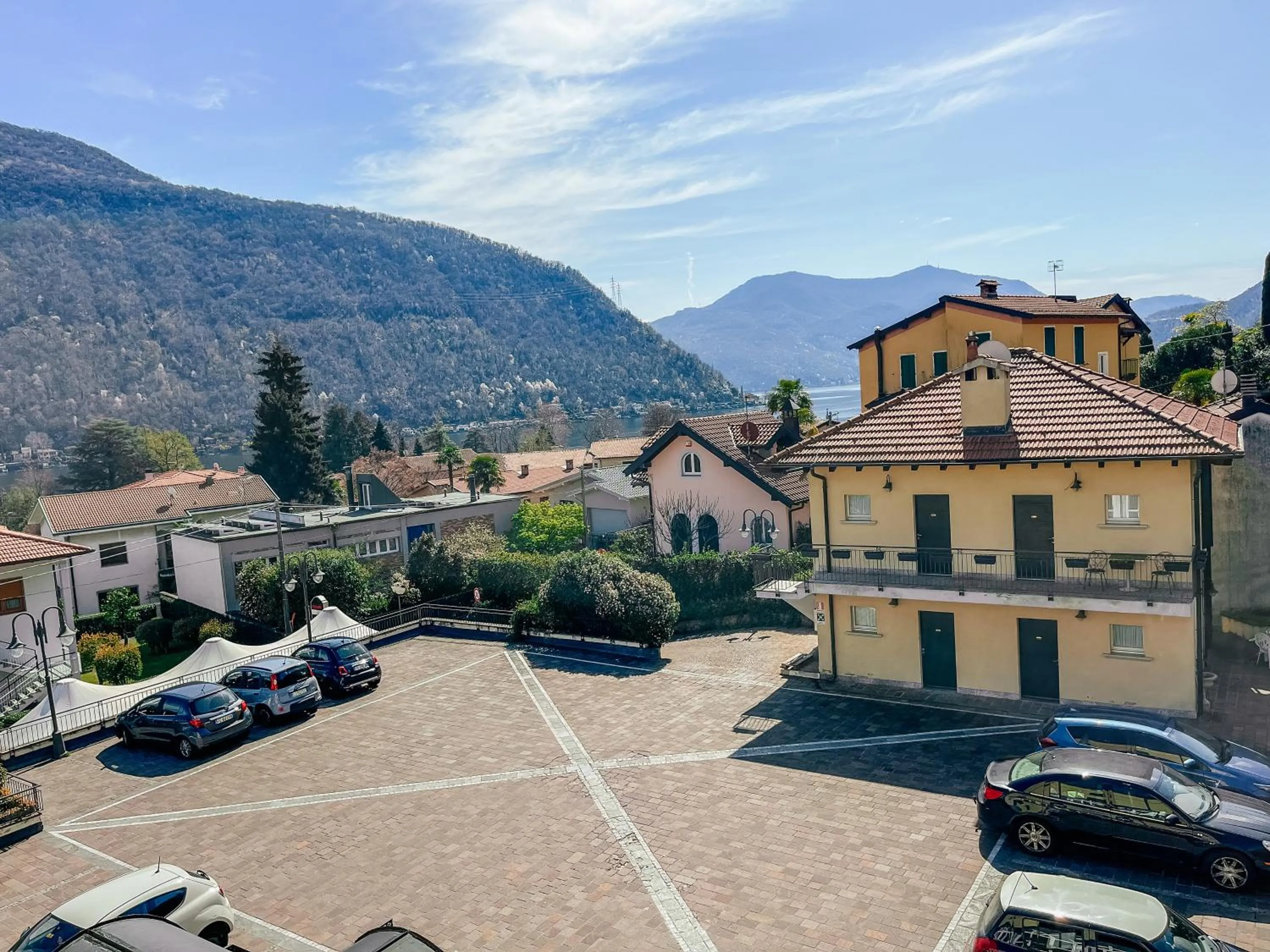 Parking in Caroline Hotel