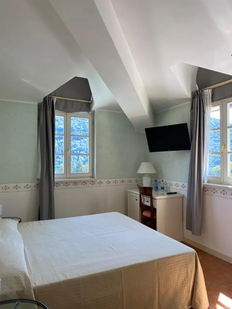 Bed in Caroline Hotel