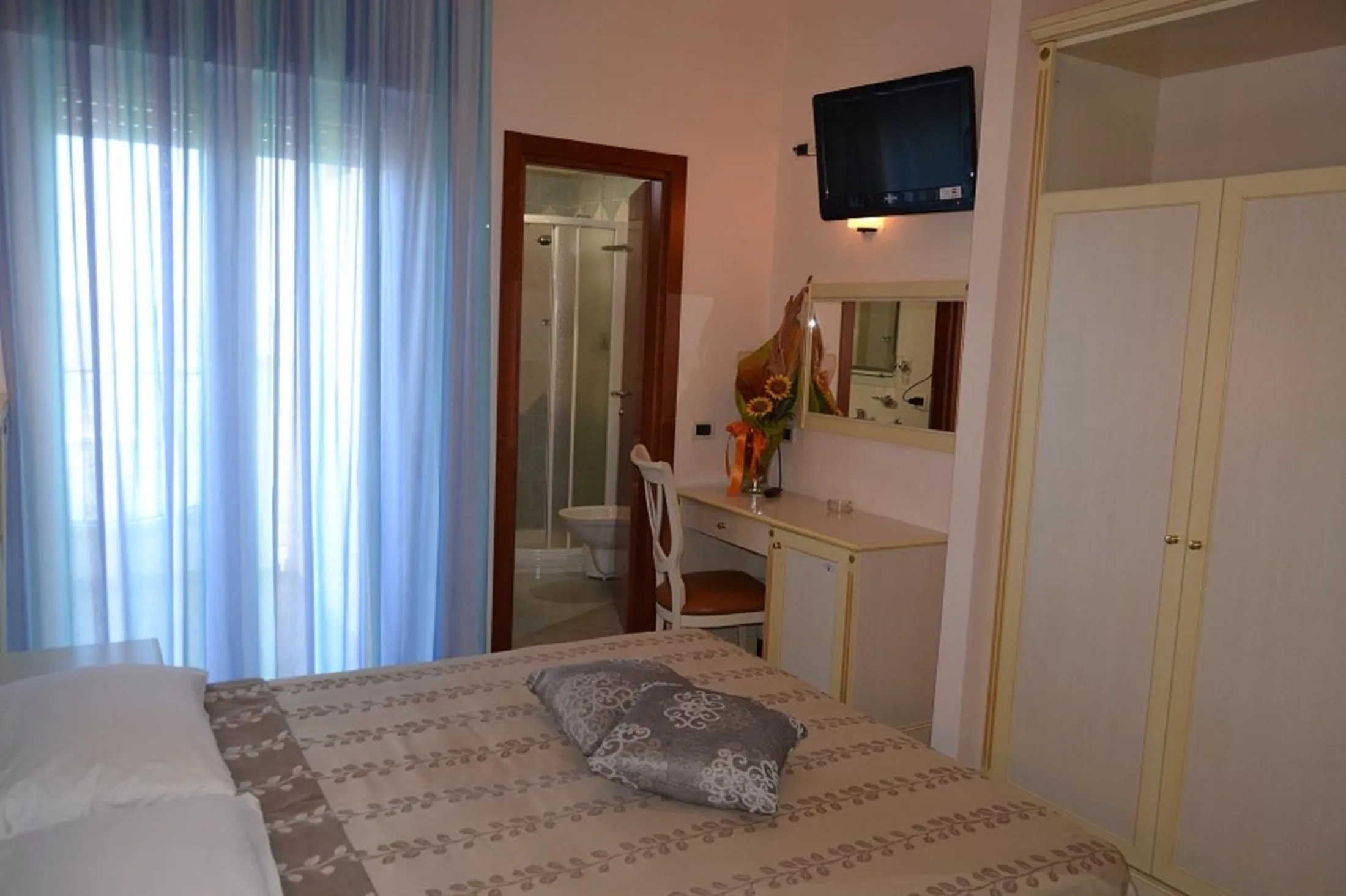 TV and multimedia, Bed in Hotel Zeus