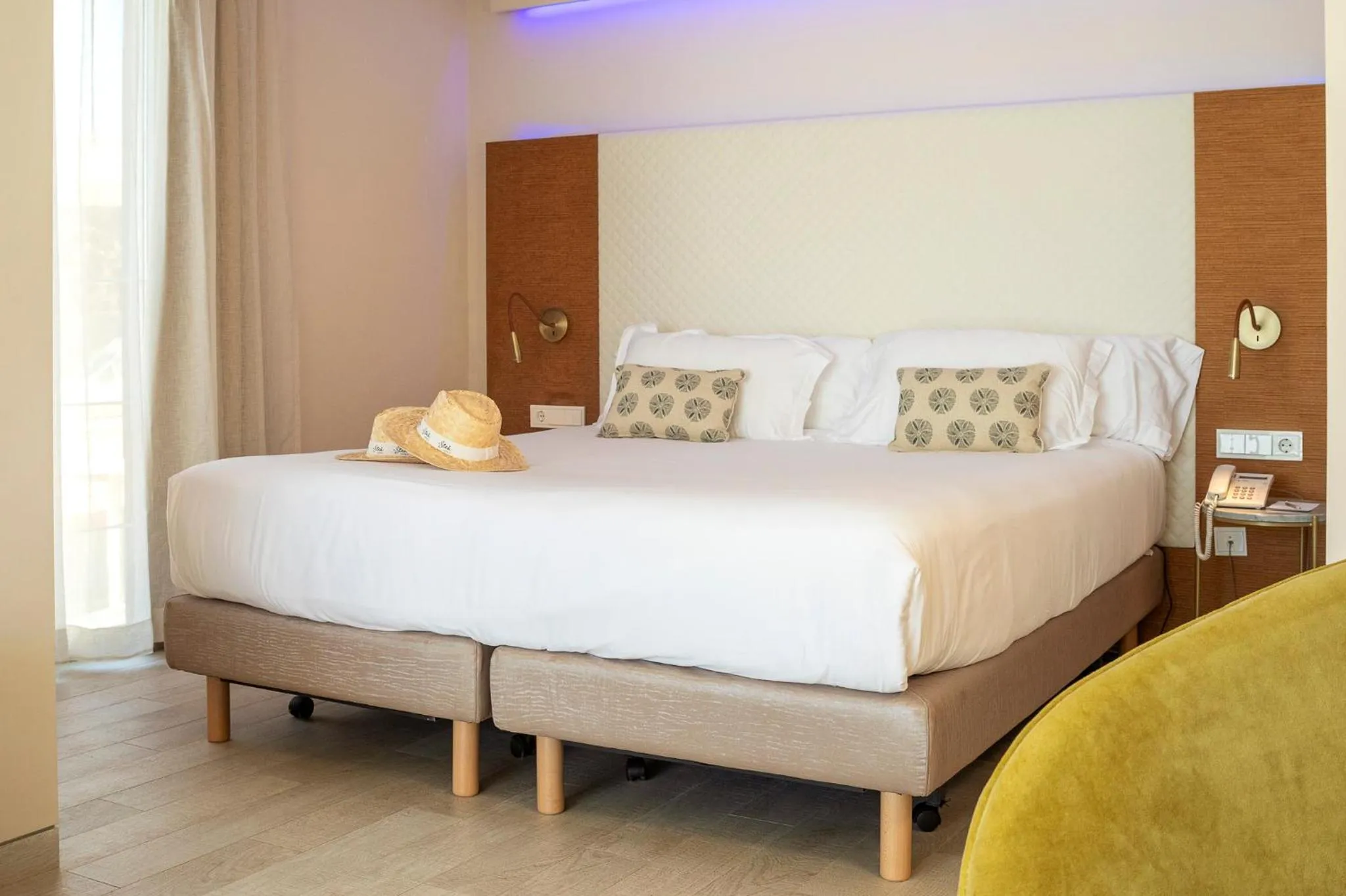 Bed in Melbeach Hotel & Spa - Adults Only