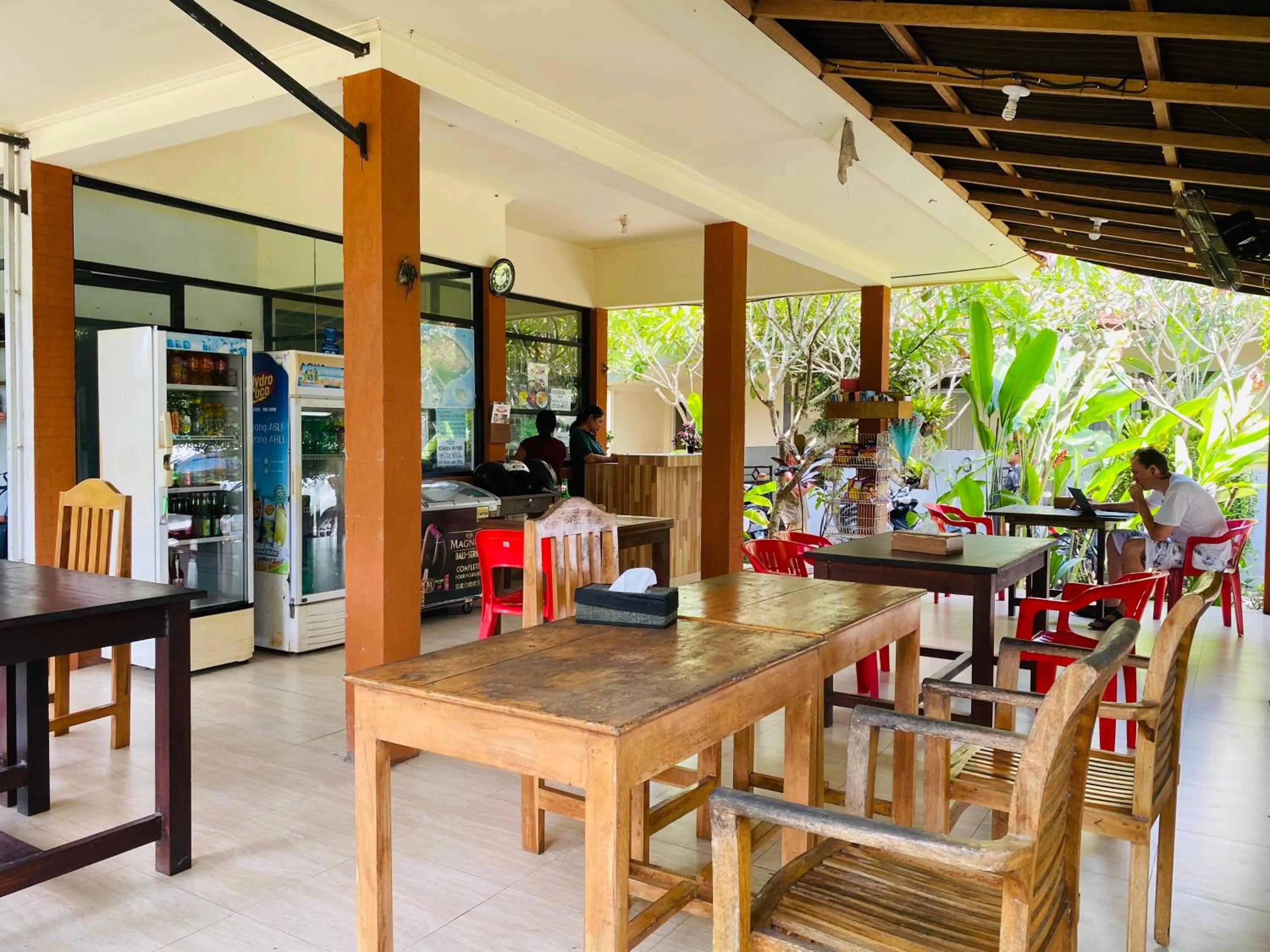 Restaurant/places to eat in Pandawa Beach Homestay