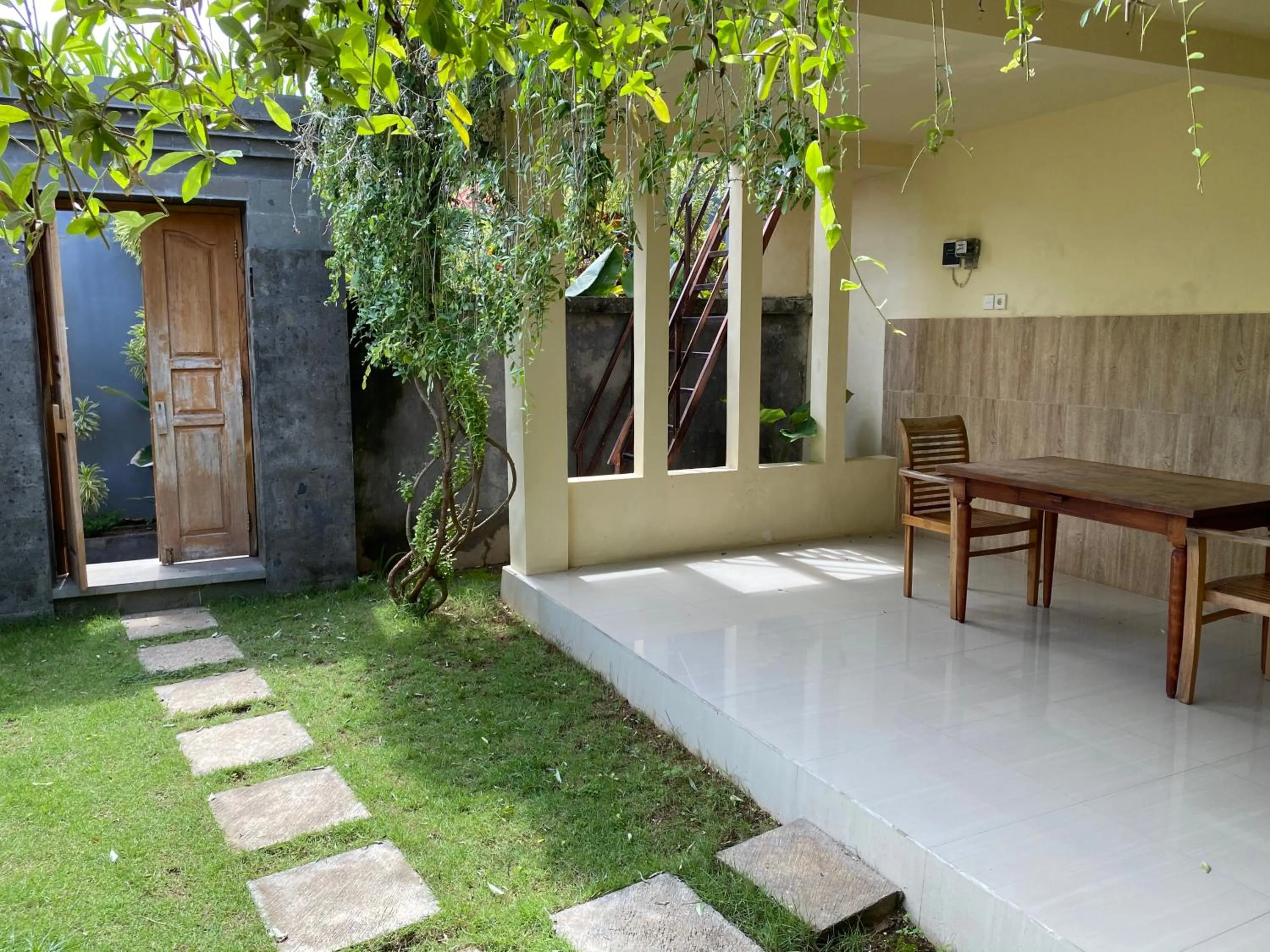 Facade/entrance in Pandawa Beach Homestay