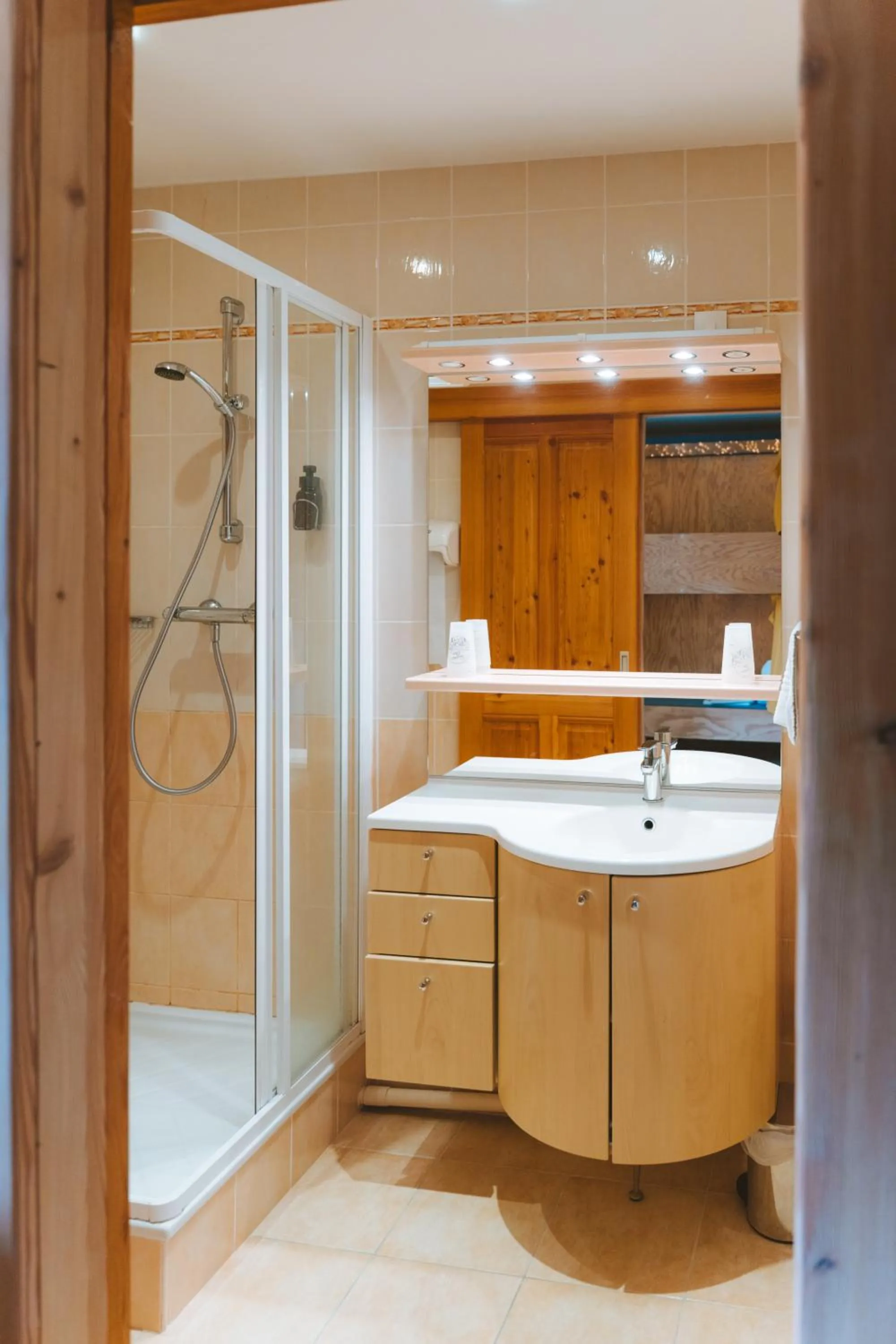 Shower in Hostel Quartier Libre