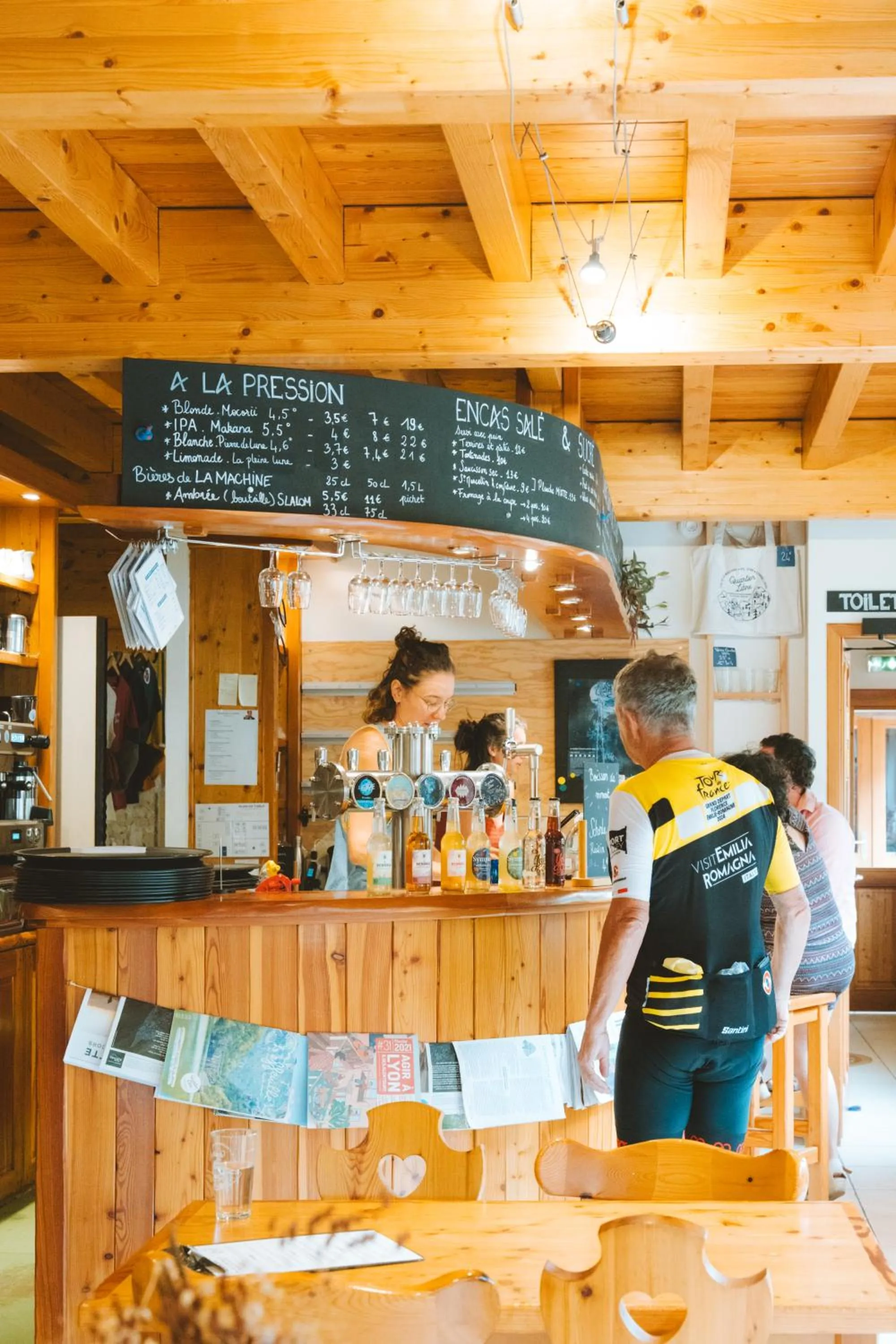 Restaurant/places to eat in Hostel Quartier Libre